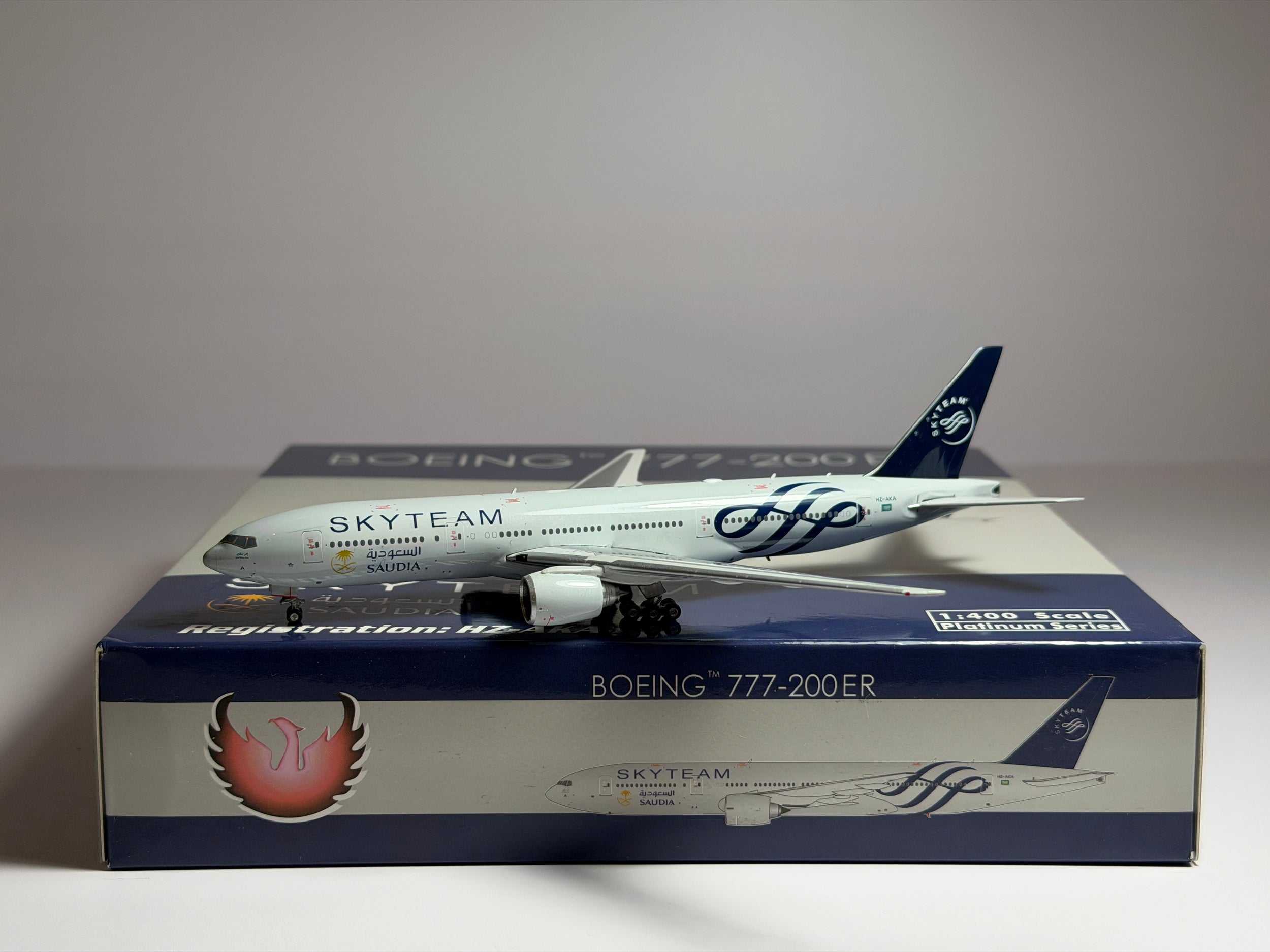 Saudia Boeing 777-200 1:400 Phoenix HZ-AKA (PH411044)