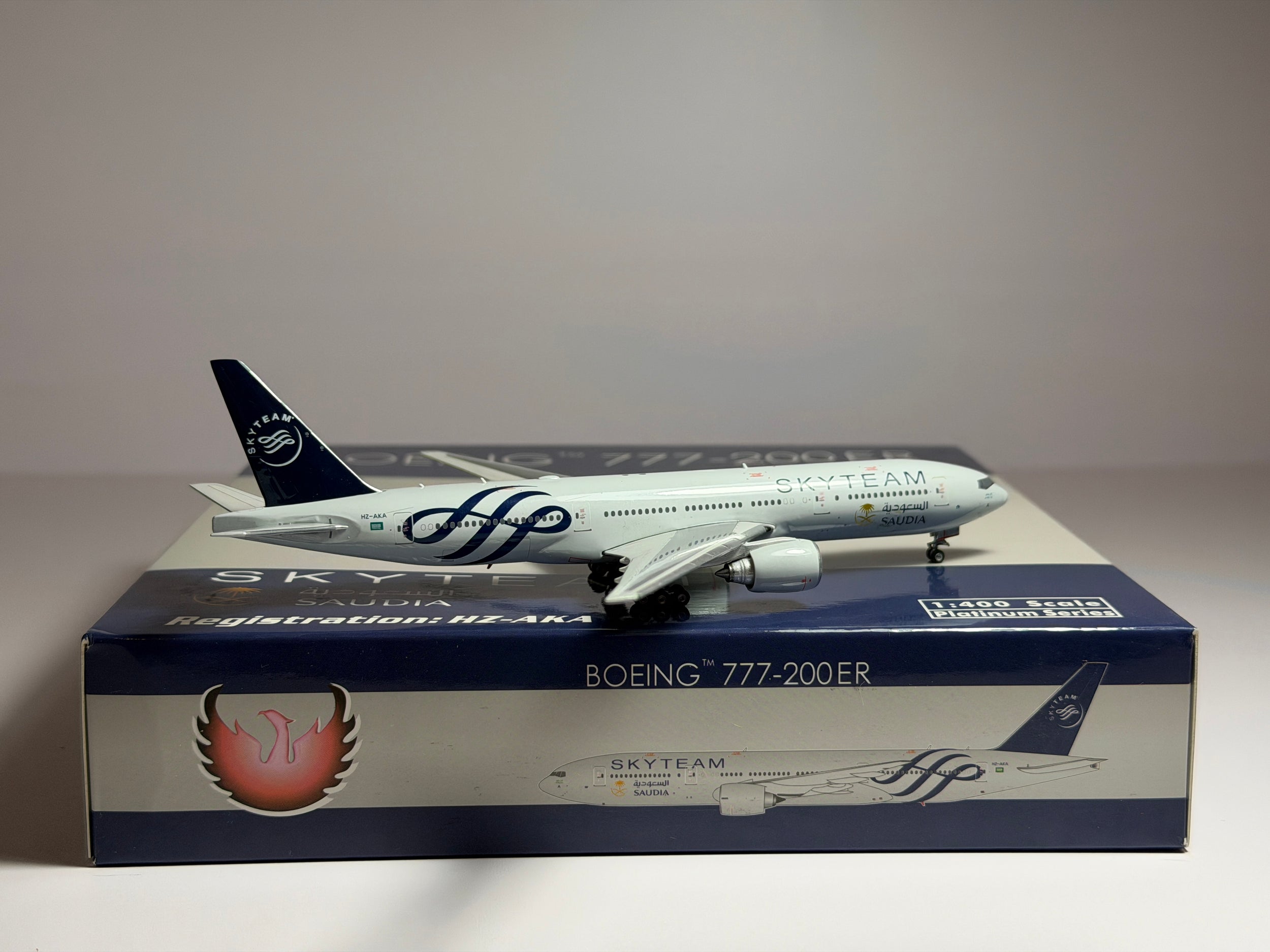 Saudia Boeing 777-200 1:400 Phoenix HZ-AKA (PH411044)