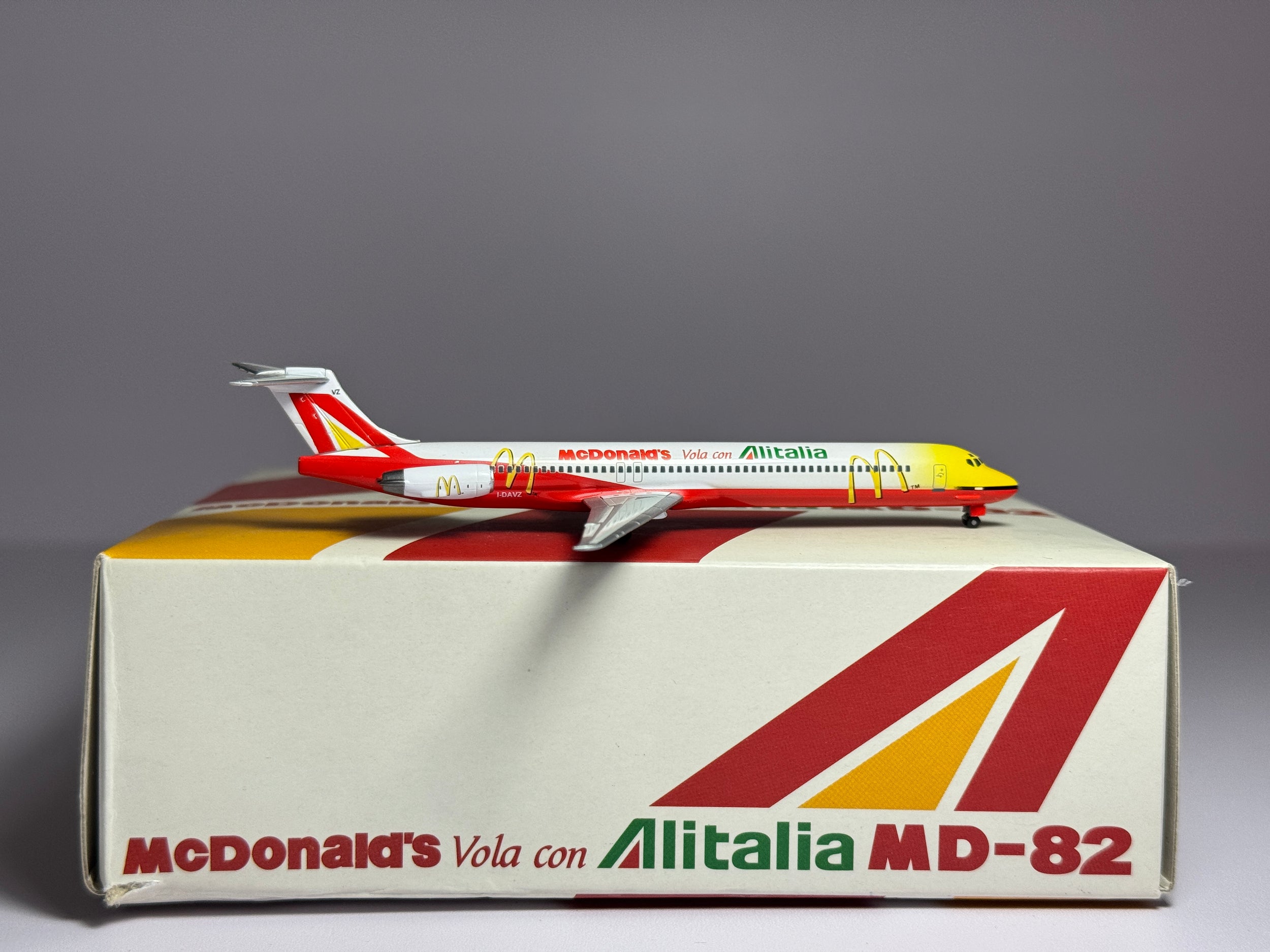 Dragon Wings 1:400 Alitalia McDonnell Douglas MD-82 I-DAVZ McDonalds DWIDAVZ