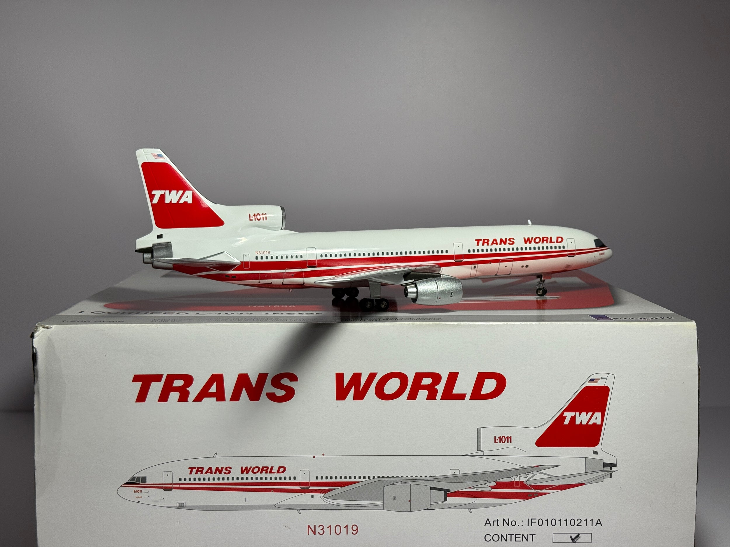 Inflight200 1:200 TWA Trans World Lockheed L-1011 N31019 Dual Stripes IF010110211A