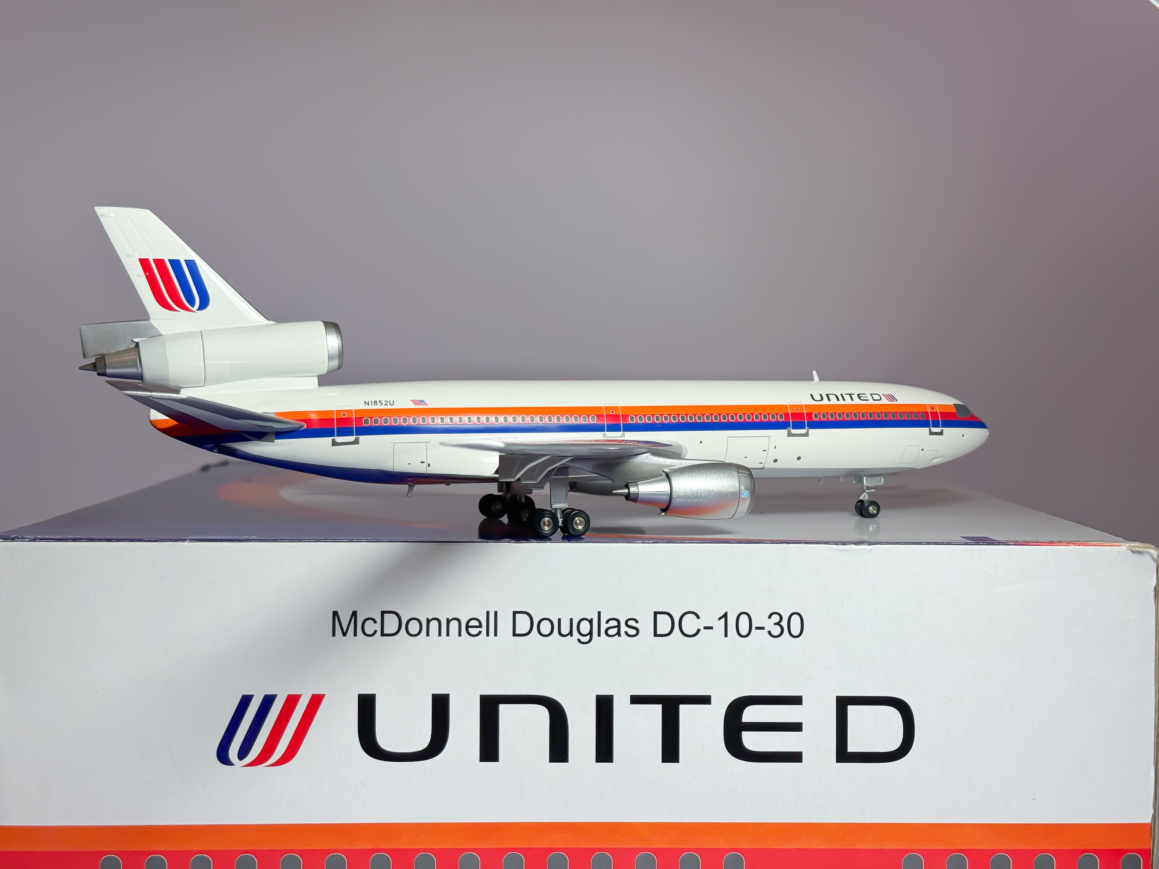 United Airlines McDonnell Douglas DC-10-30 1:200 Inflight200 N1852U (IF103022)