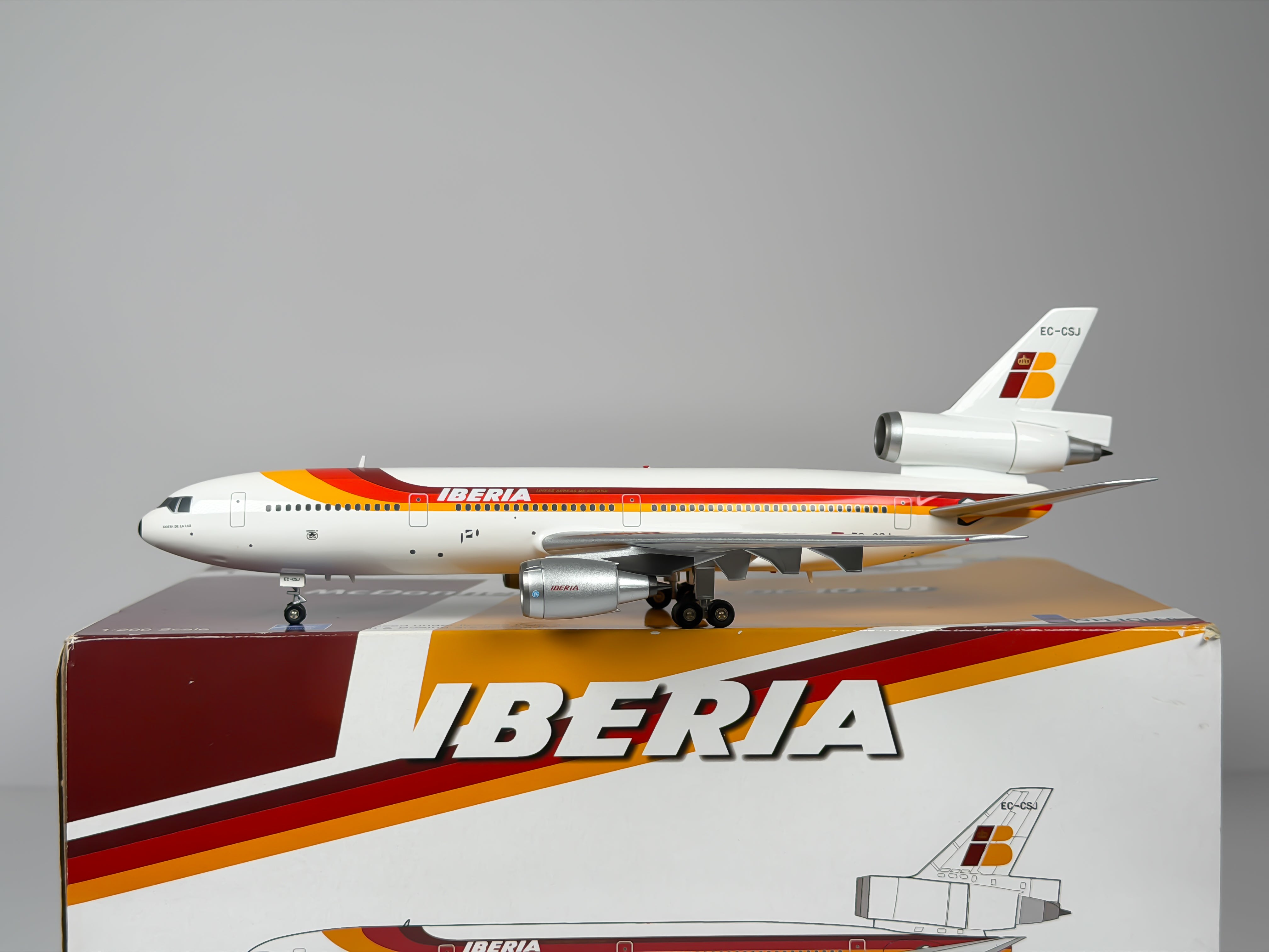 Iberia Airlines McDonnell Douglas DC-10-30 1:200 Inflight200 EC-CSJ (IF103024)