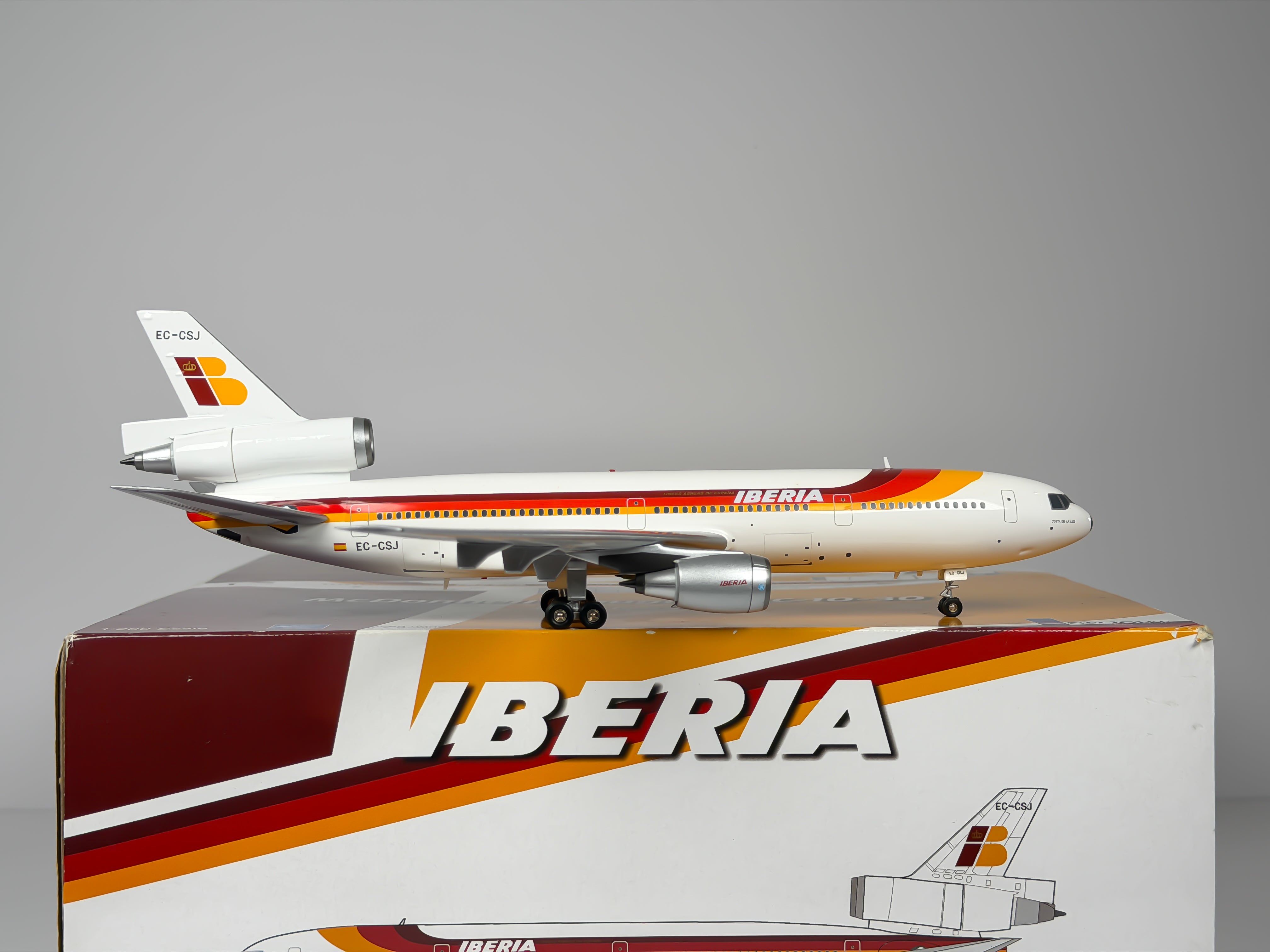 Iberia Airlines McDonnell Douglas DC-10-30 1:200 Inflight200 EC-CSJ (IF103024)