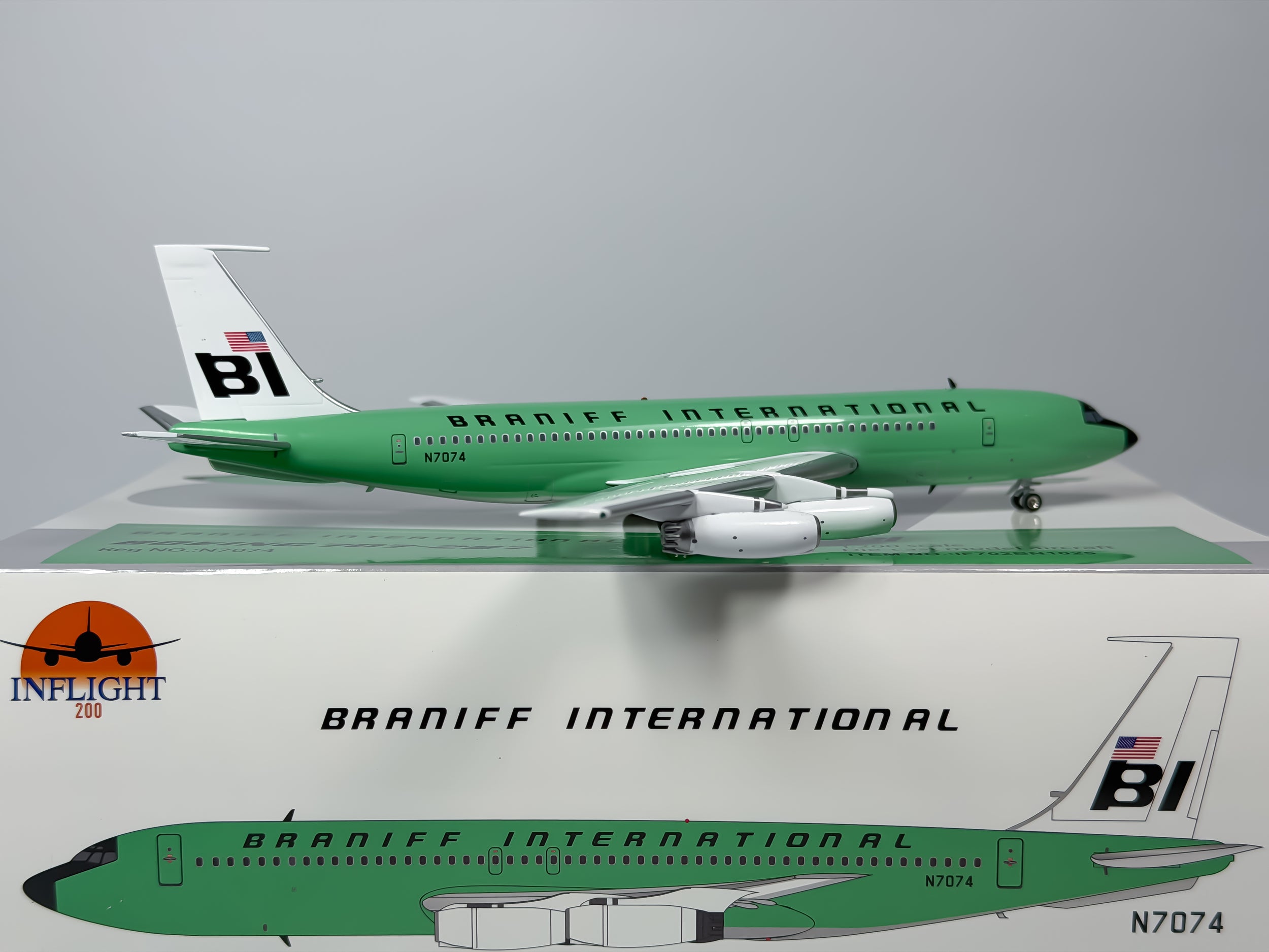 Braniff International Boeing 707-200 1:200 Inflight200 N7074 (IF702BN1025)