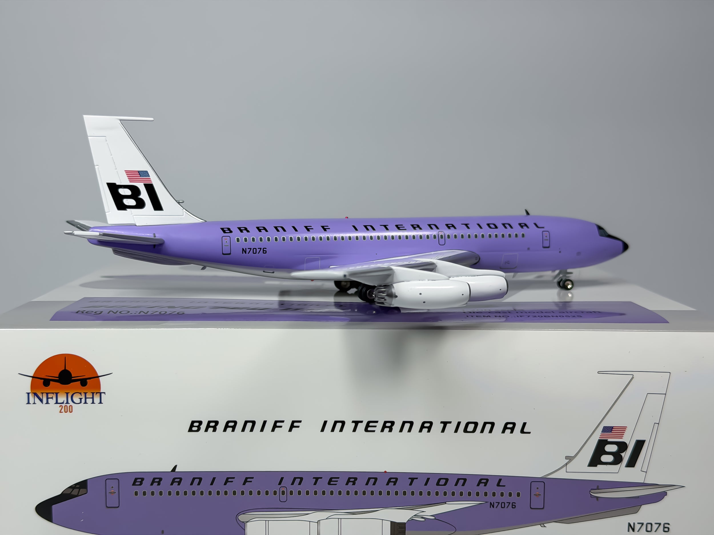 Braniff International Boeing 720 1:200 Inflight200 N7076 (IF720BN0525)
