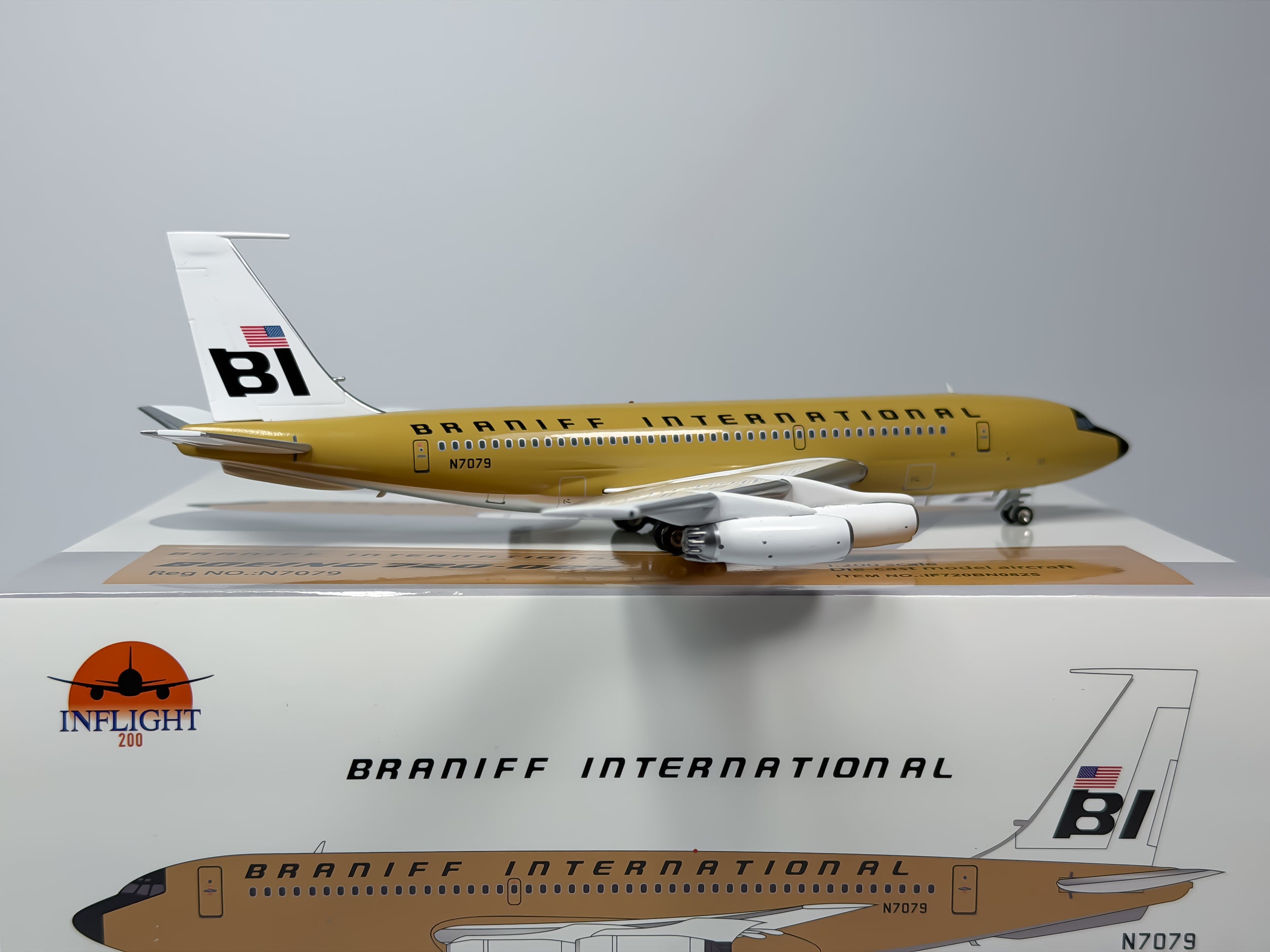 Braniff International Boeing 720 1:200 Inflight200 N7079 (IF720BN0825)