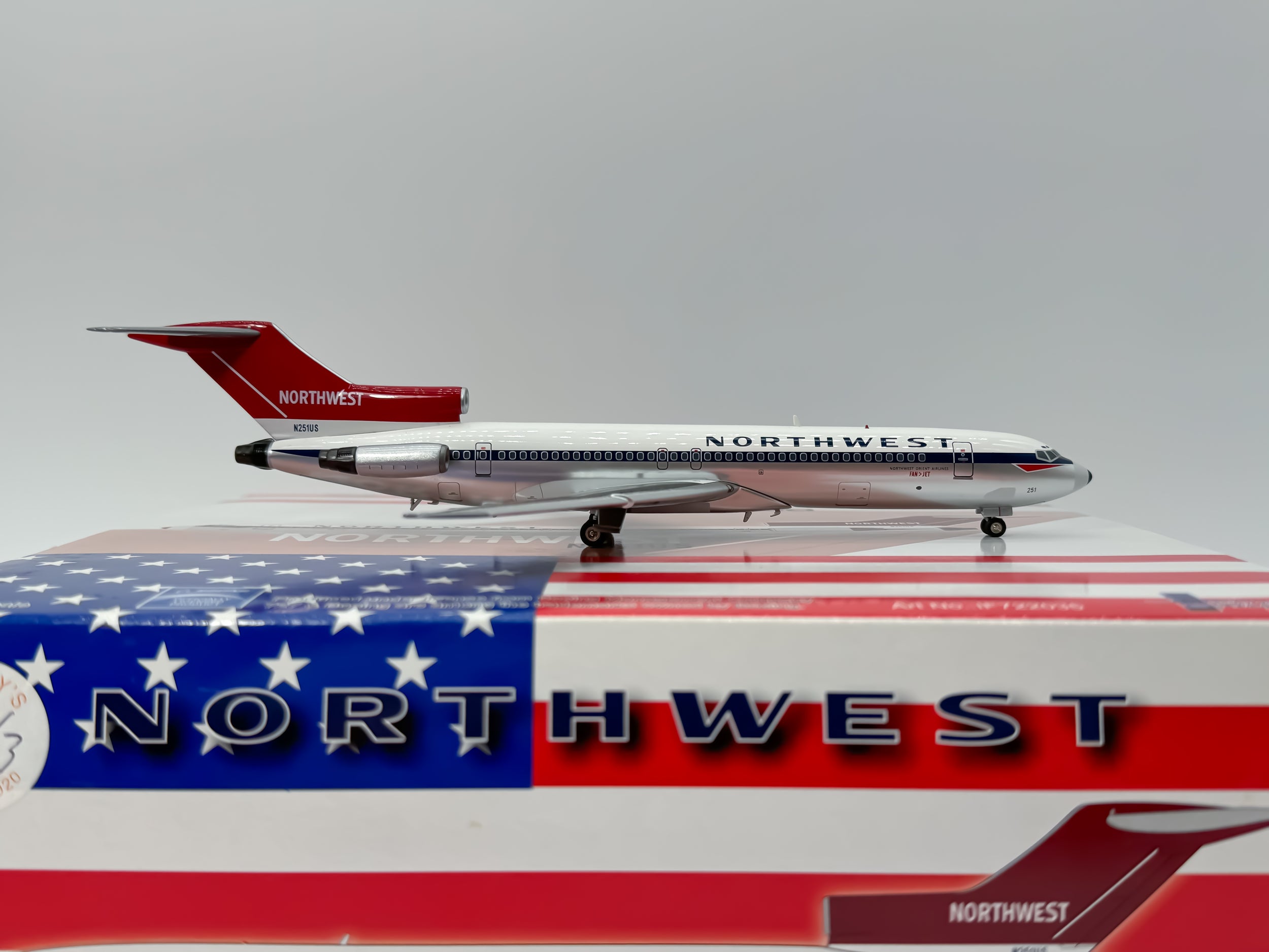 Northwest Airlines Boeing 727-200 1:200 Inflight200 N251US (IF722035)