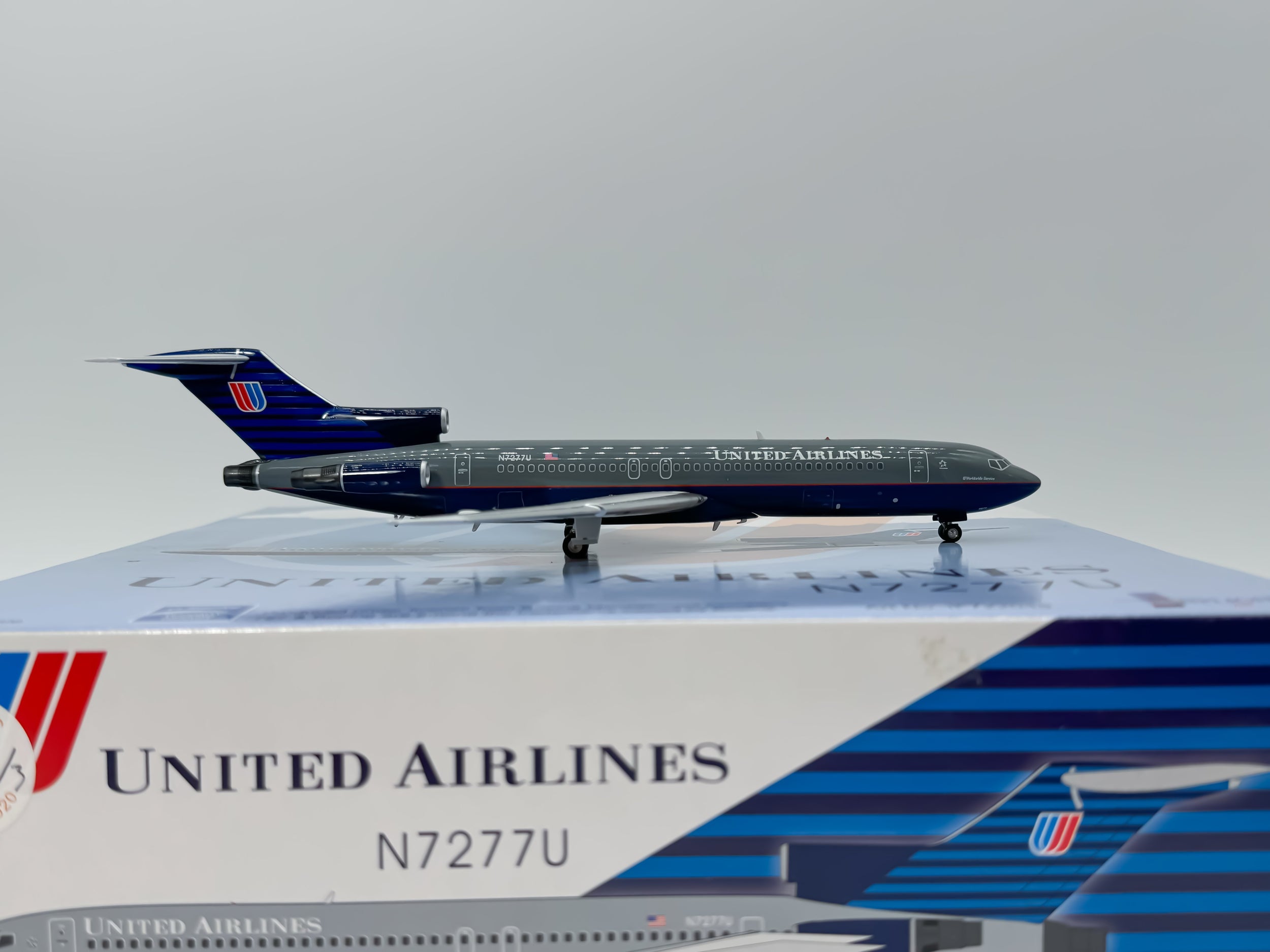 United Airlines Boeing 727-200 1:200 Inflight200 N7277U (IF722048)
