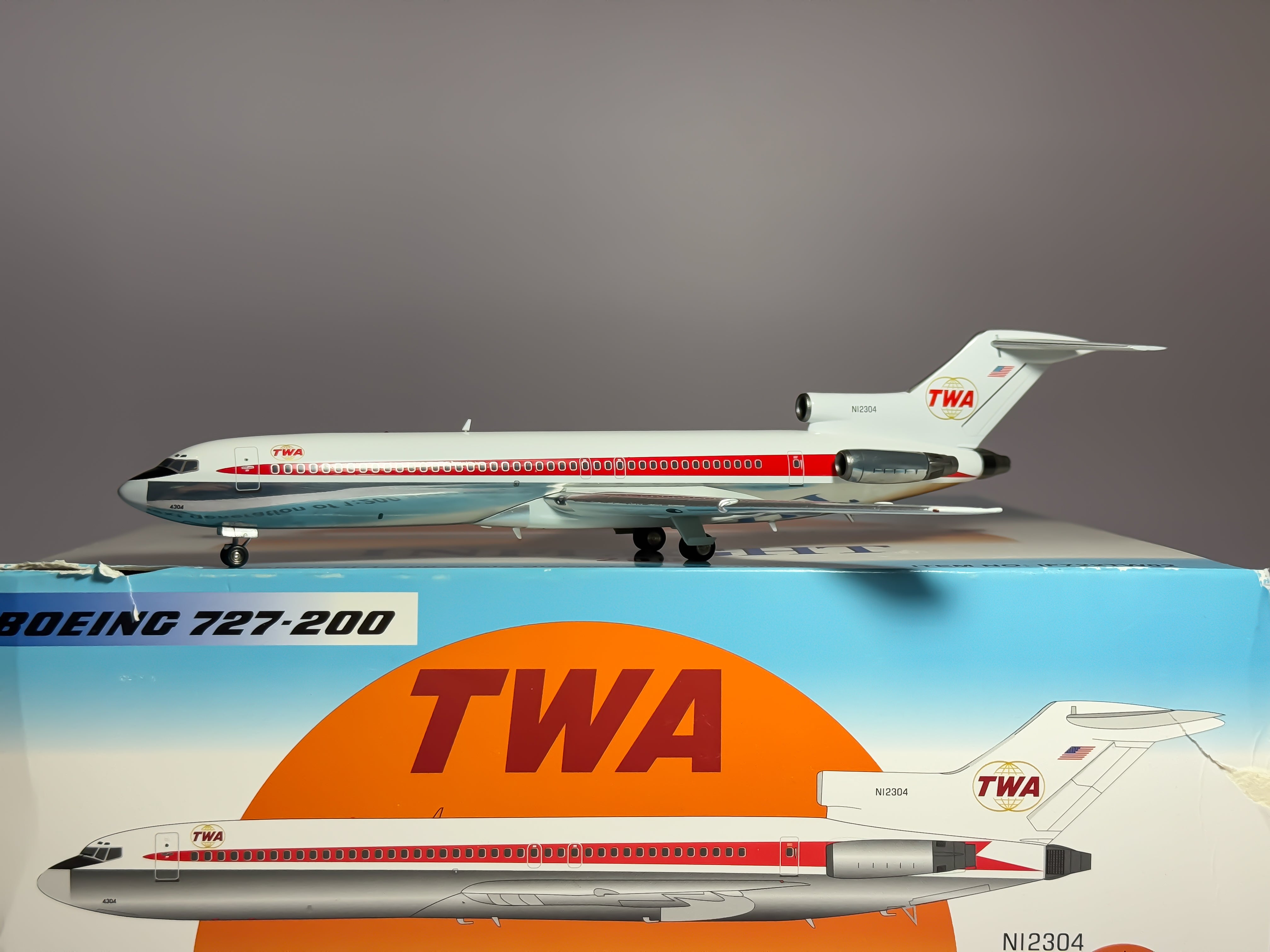 Trans World Airlines (TWA) Boeing 727-200 1:200 Inflight200 N12304 (IF722TW02)