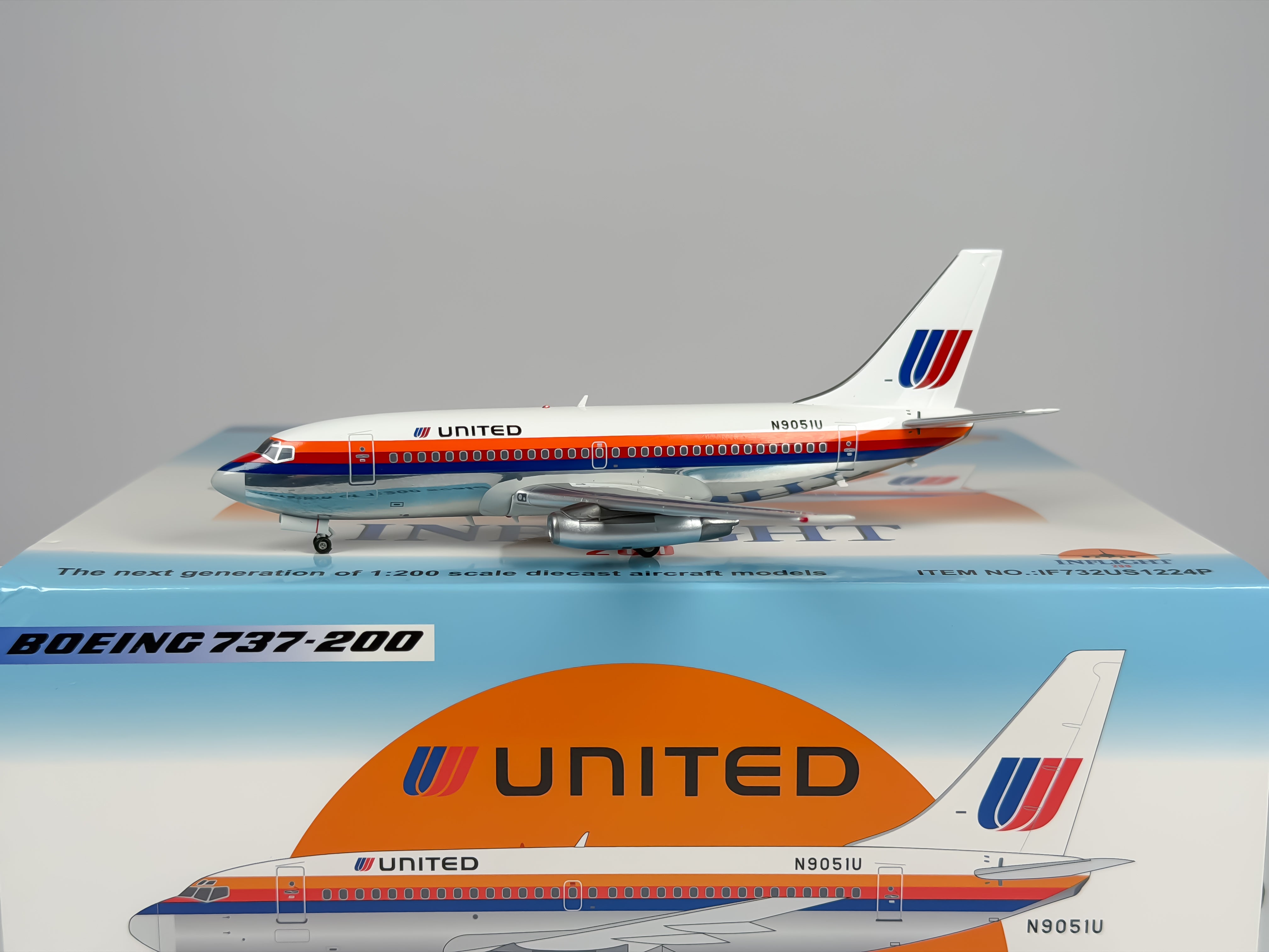 United Airlines Boeing 737-200 1:200 Inflight200 N9051U (IF732US1224P)
