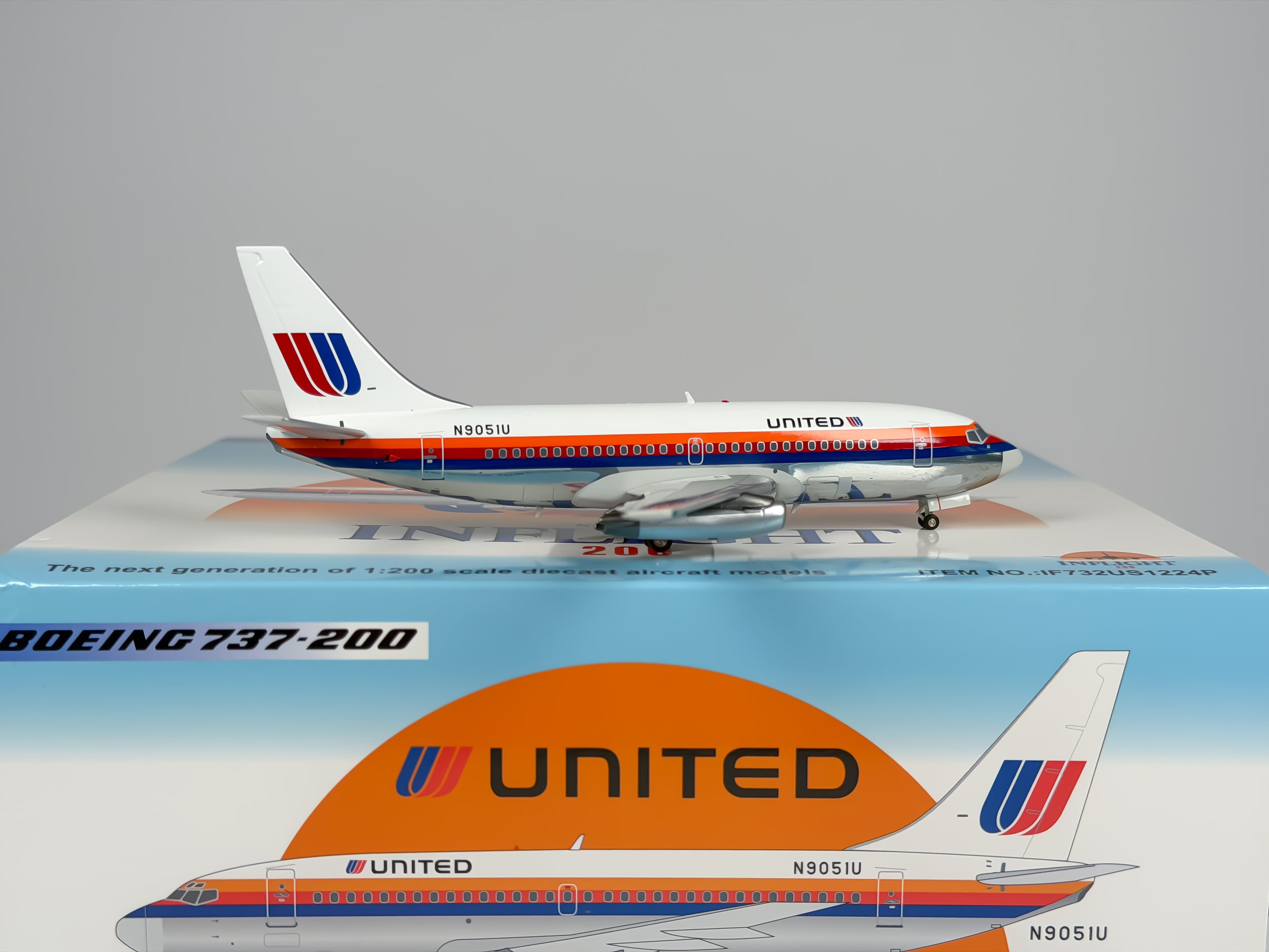 United Airlines Boeing 737-200 1:200 Inflight200 N9051U (IF732US1224P)