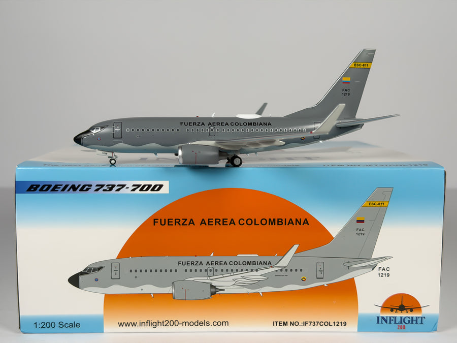 Colombian Air Force Boeing 737-700 1:200 Inflight200 FAC1219 (IF737COL1219)
