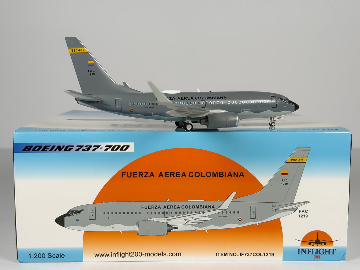 Colombian Air Force Boeing 737-700 1:200 Inflight200 FAC1219 (IF737COL1219)