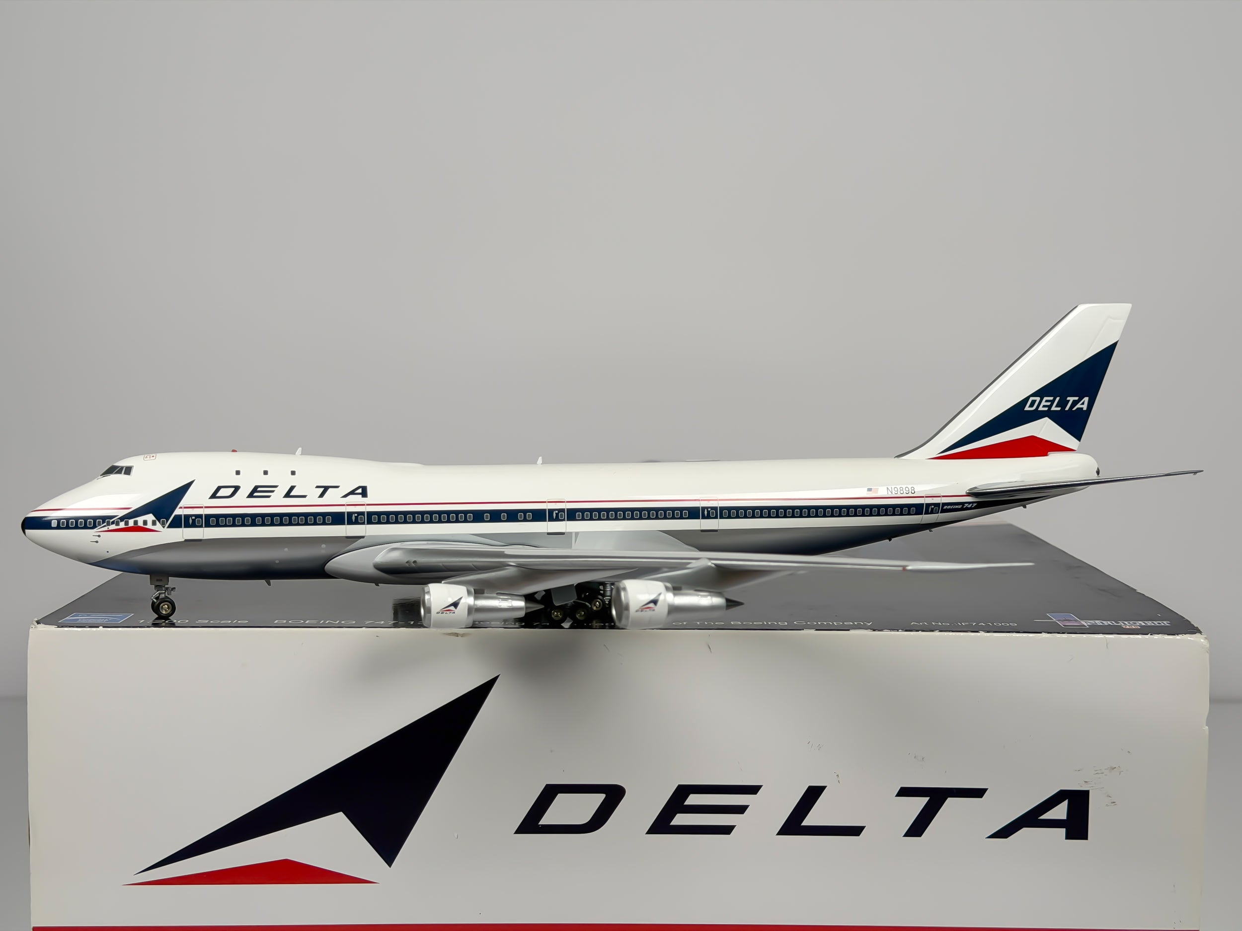 Delta Air Lines Boeing 747-100 1:200 Inflight200 N9898 (IF741009)
