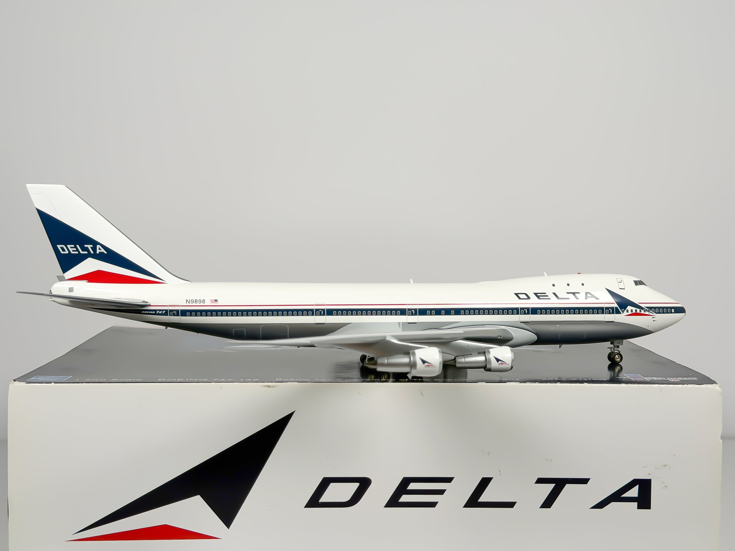 Delta Air Lines Boeing 747-100 1:200 Inflight200 N9898 (IF741009)