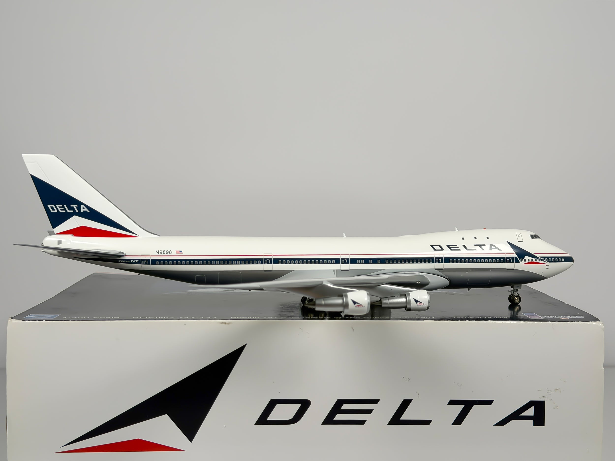 Delta Air Lines Boeing 747-100 1:200 Inflight200 N9898 (IF741009)