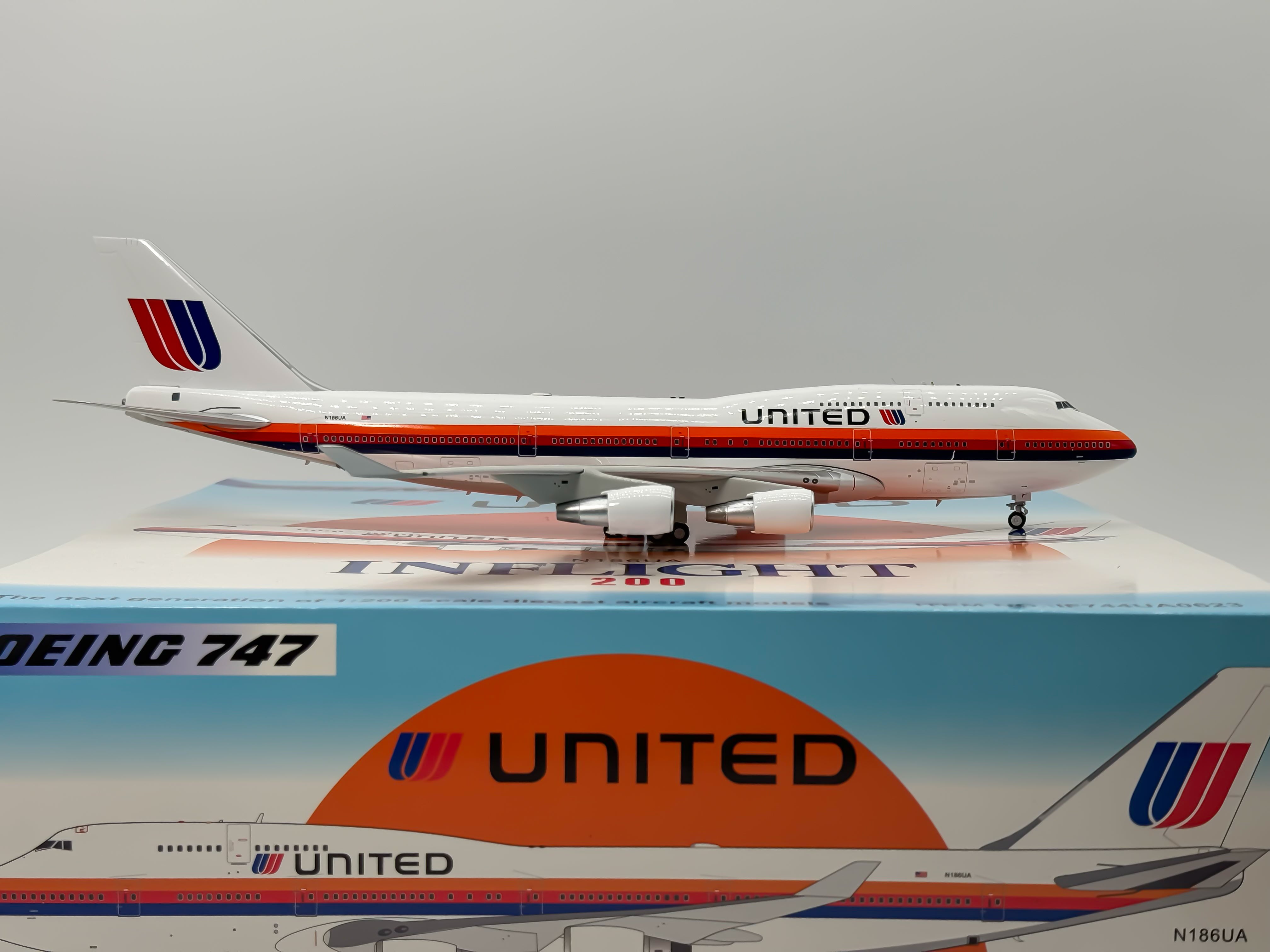 United Airlines Boeing 747-400 1:200 Inflight200 N186UA (IF744UA0623)