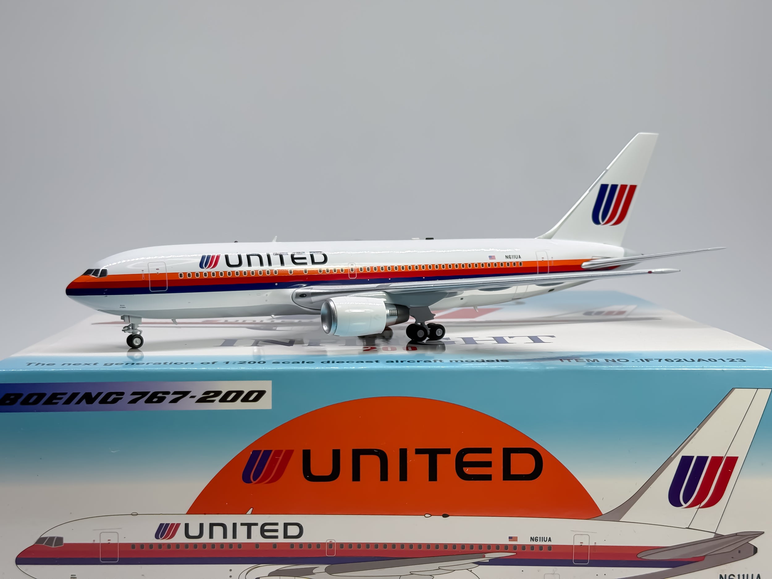 United Airlines Boeing 767-200 1:200 Inflight200 N611UA (IF762UA0123)