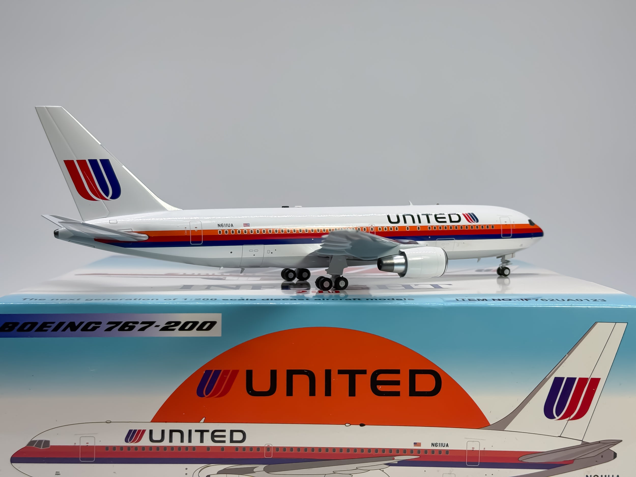 United Airlines Boeing 767-200 1:200 Inflight200 N611UA (IF762UA0123)