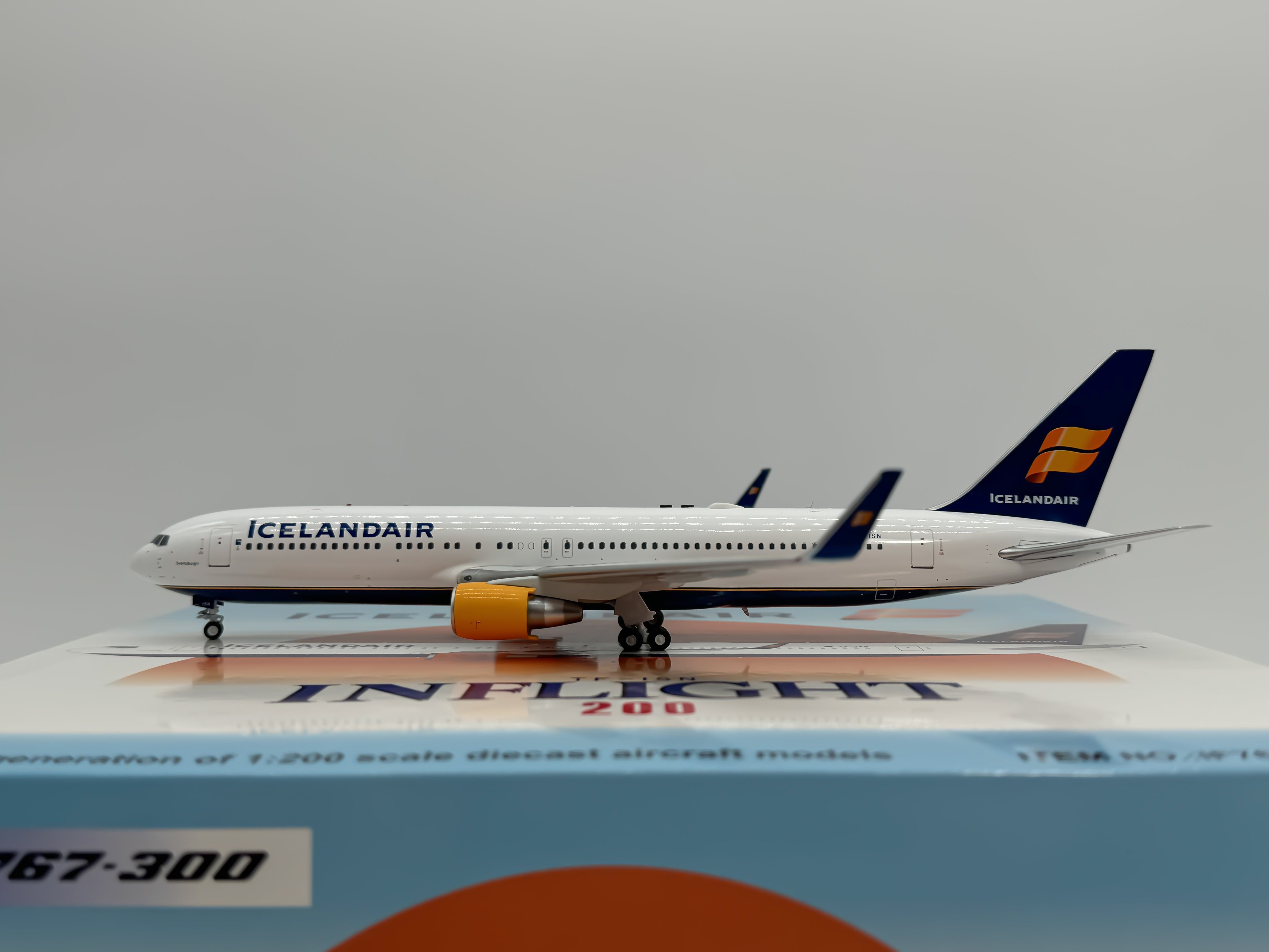 Icelandair Boeing 767-300 1:200 Inflight200 TF-ISN (IF763FI0821)