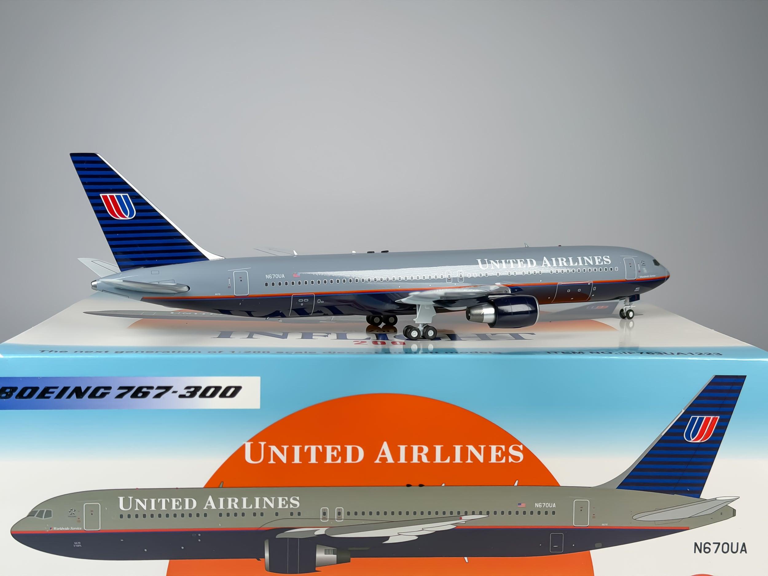 United Airlines Boeing 767-300 1:200 Inflight200 N670UA (IF763UA1223)