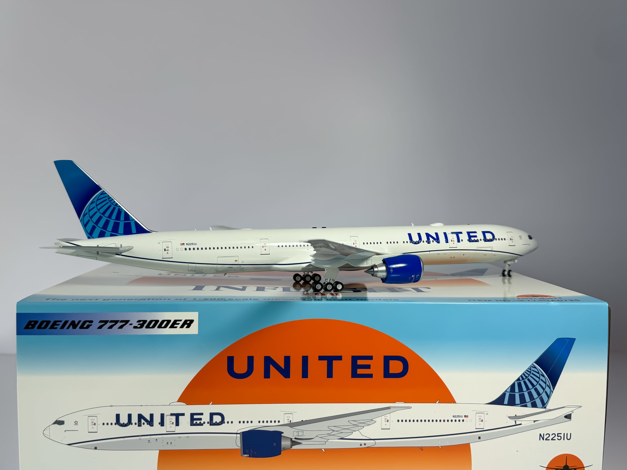 United Airlines Boeing 777-300ER 1:200 Inflight200 N2251U (IF773UA0725)