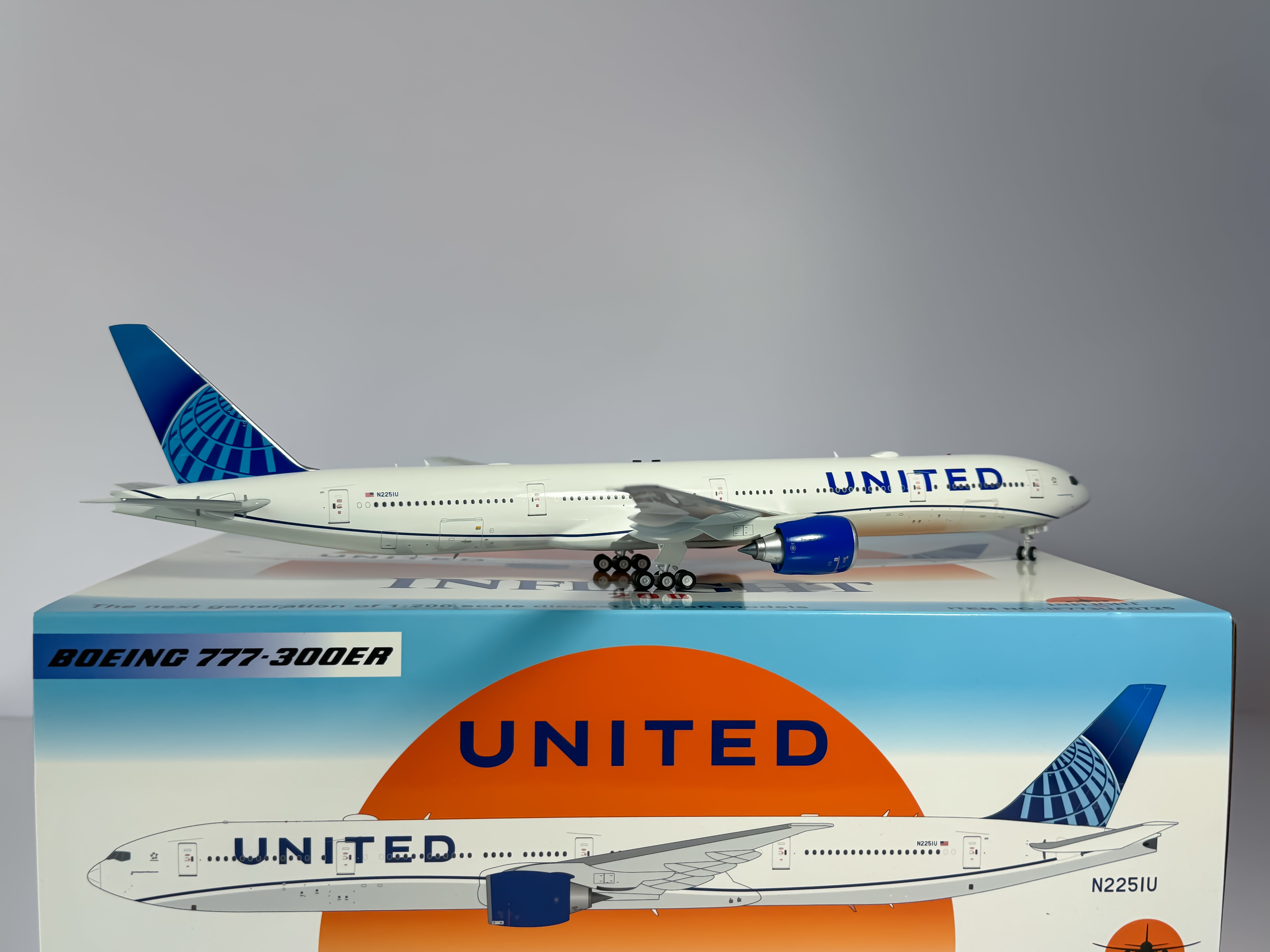 United Airlines Boeing 777-300ER 1:200 Inflight200 N2251U (IF773UA0725)