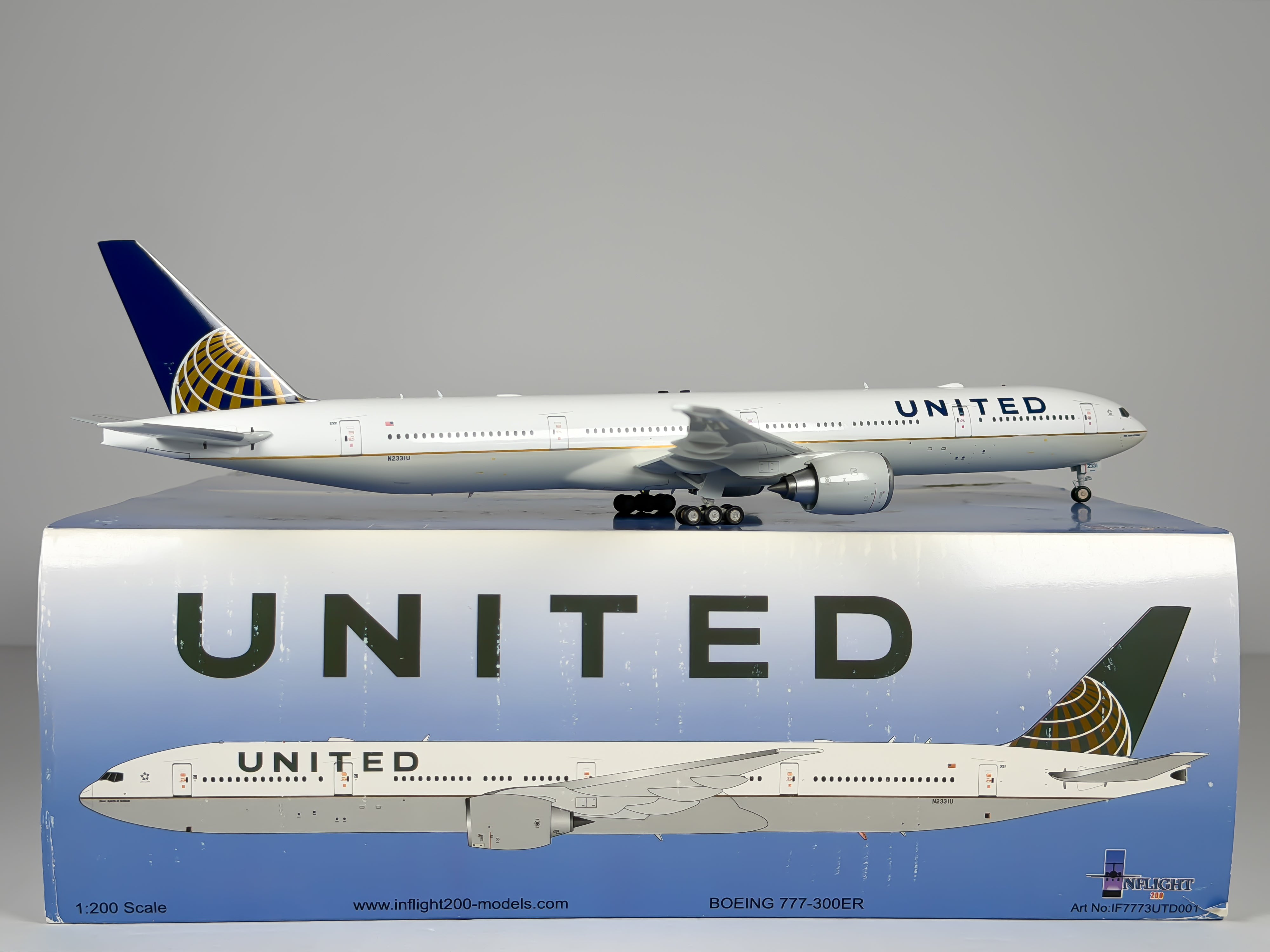 United Airlines Boeing 777-300ER 1:200 Inflight200 N2331U (IF7773UTD001)