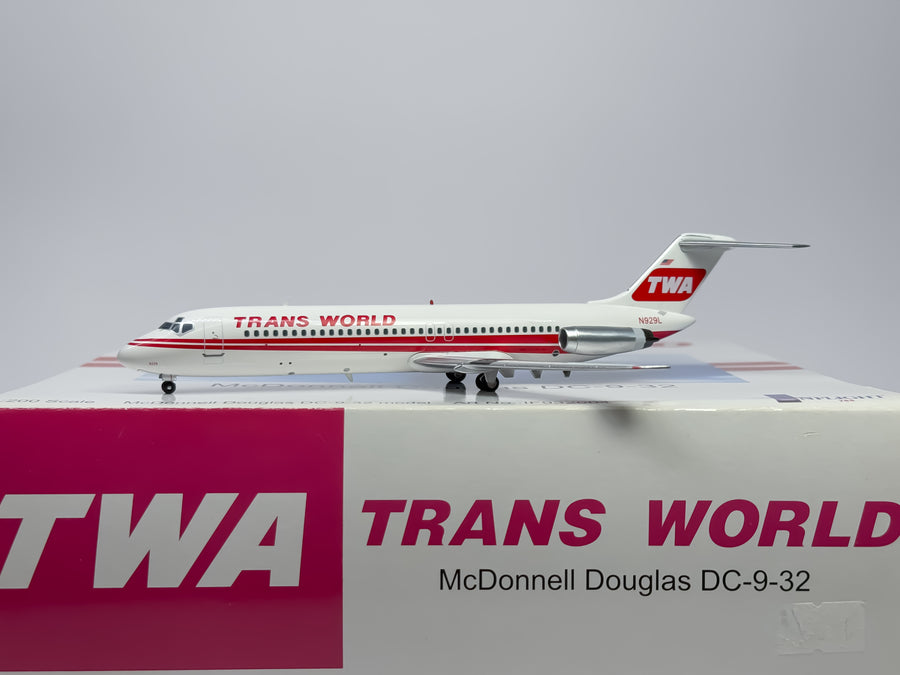 Trans World Airlines (TWA) Douglas DC-9-30 1:200 Inflight200 N929L (IF932004)