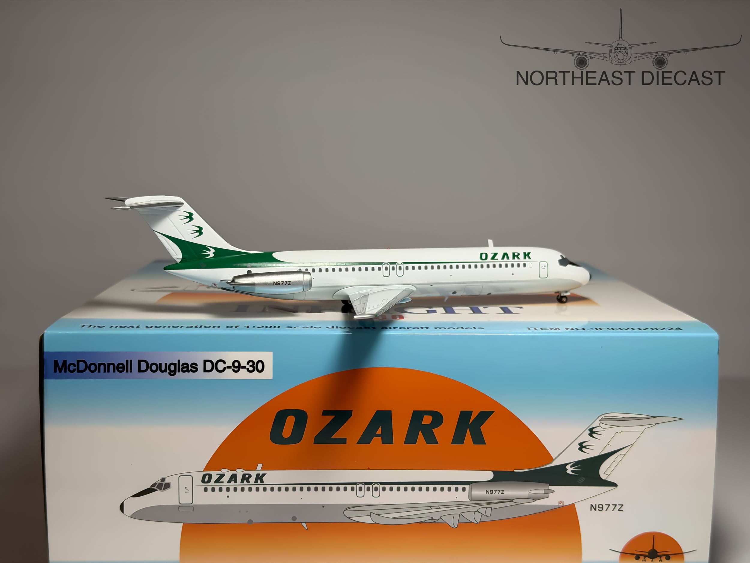 Ozark Airlines Douglas DC-9-30 1:200 Inflight200 N977Z (IF932OZ0224)