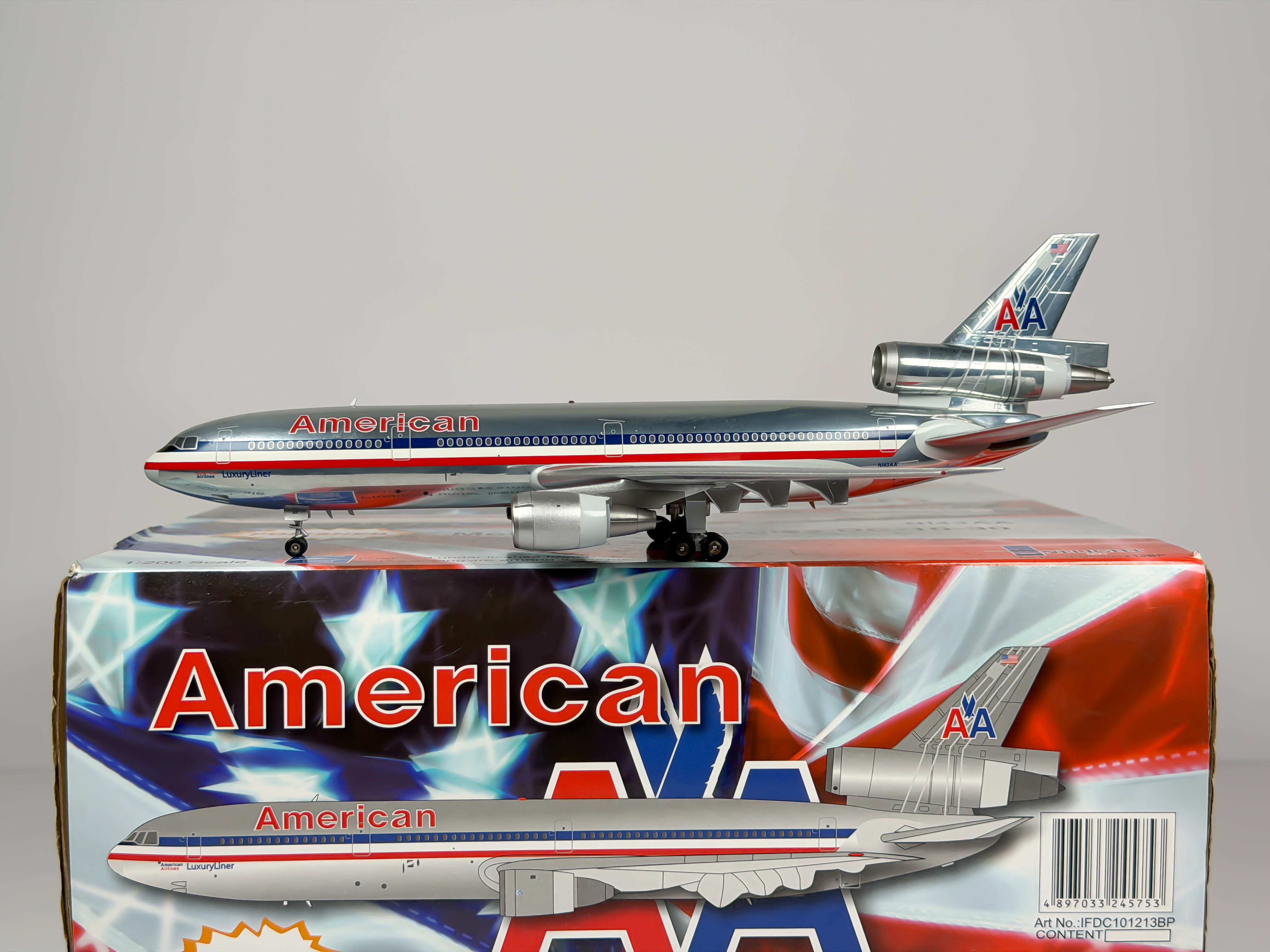 American Airlines McDonnell Douglas DC-10-30 1:200 N143AA (IFDC101213BP)