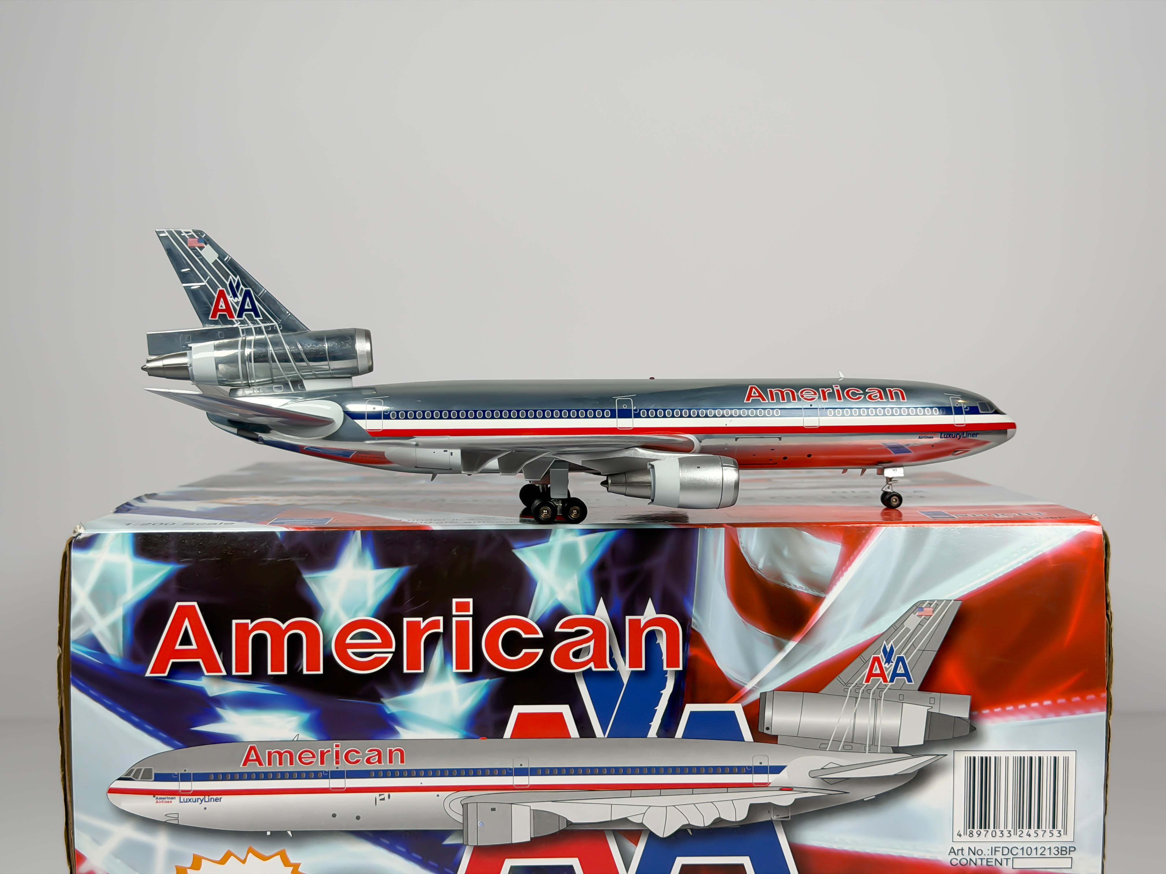 American Airlines McDonnell Douglas DC-10-30 1:200 N143AA (IFDC101213BP)