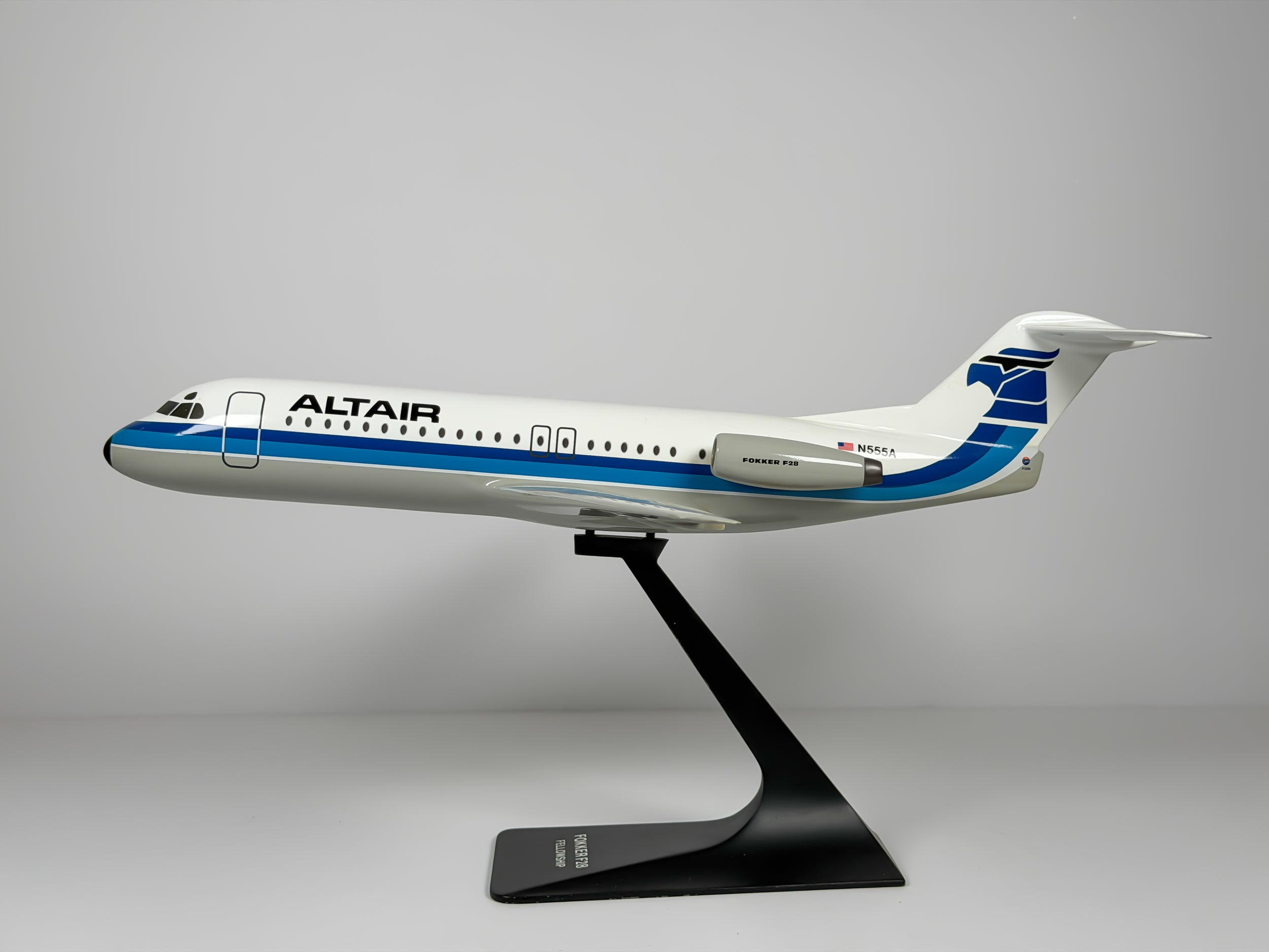 1:72 Altair Fokker F28 (N555A) - Blue Cheatline | IMC Modelworks
