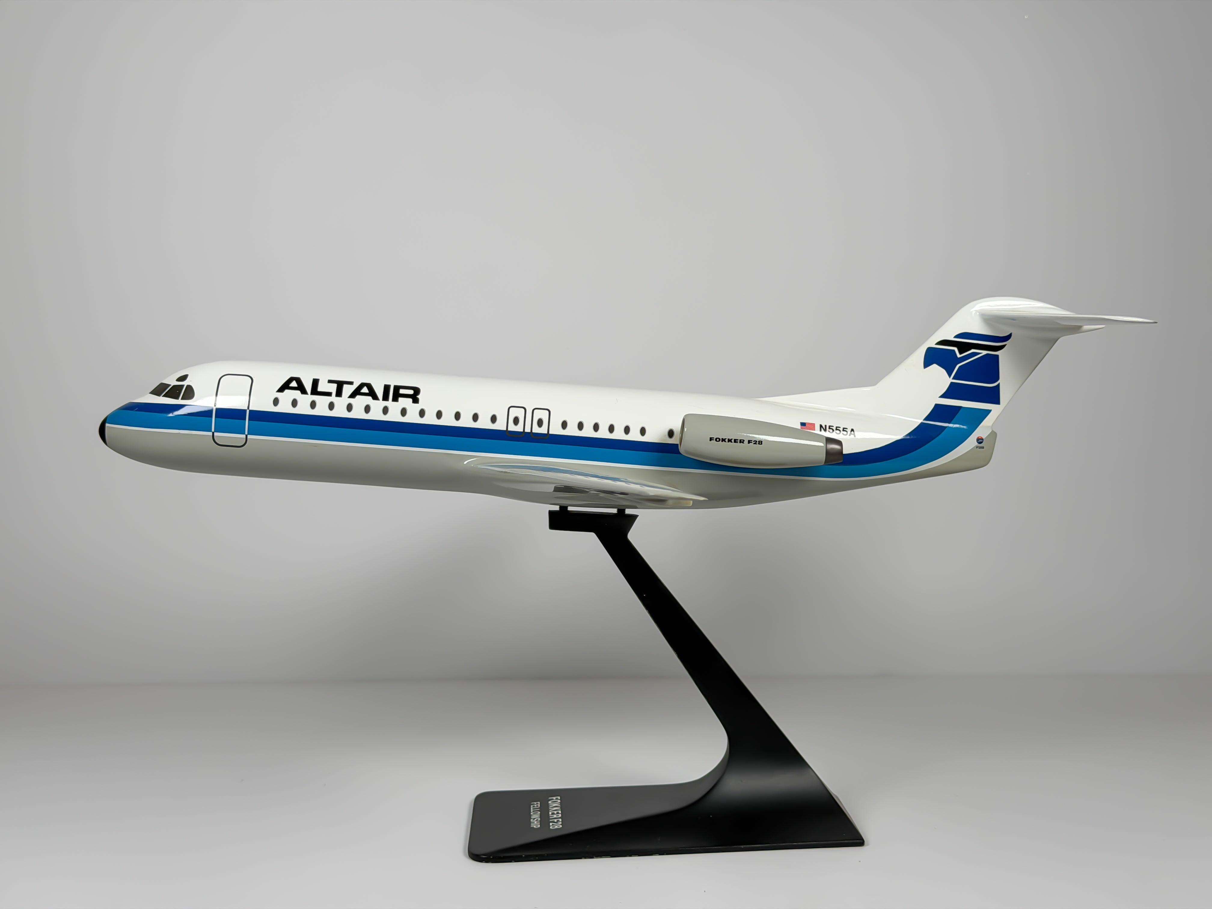 1:72 Altair Fokker F28 (N555A) - Blue Cheatline | IMC Modelworks