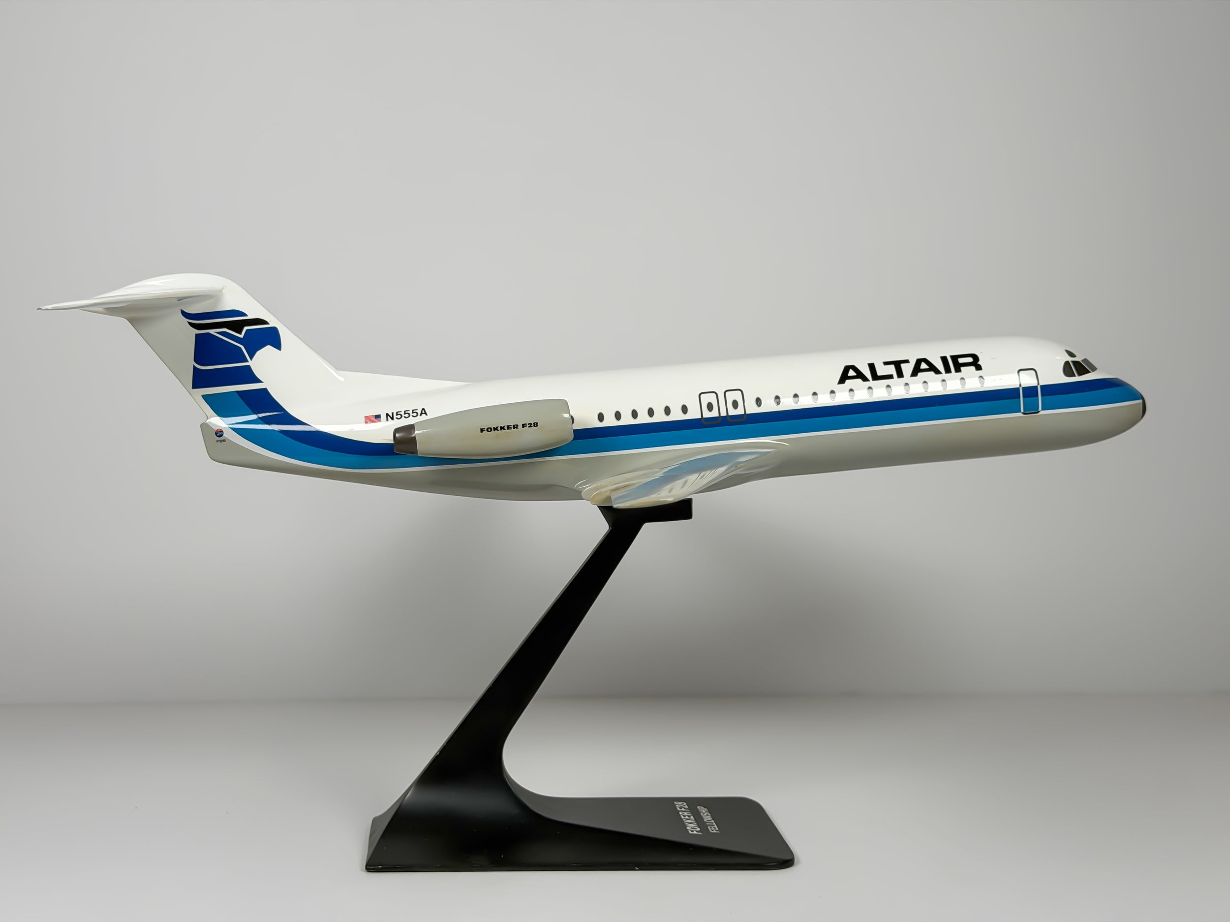 1:72 Altair Fokker F28 (N555A) - Blue Cheatline | IMC Modelworks
