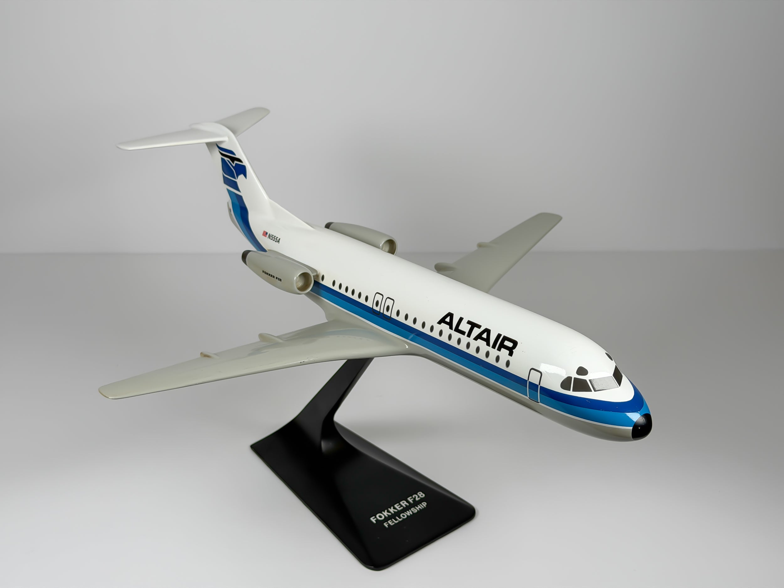 1:72 Altair Fokker F28 (N555A) - Blue Cheatline | IMC Modelworks