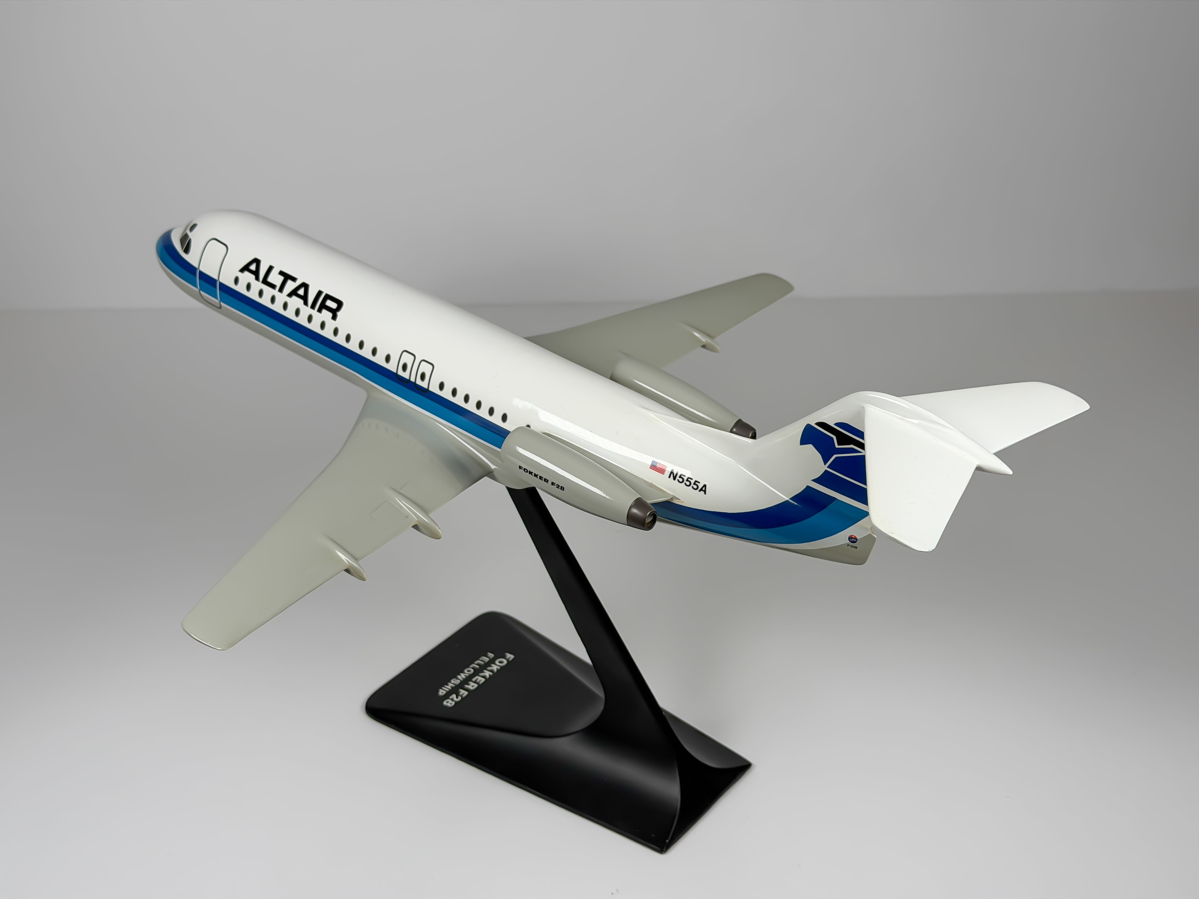 1:72 Altair Fokker F28 (N555A) - Blue Cheatline | IMC Modelworks