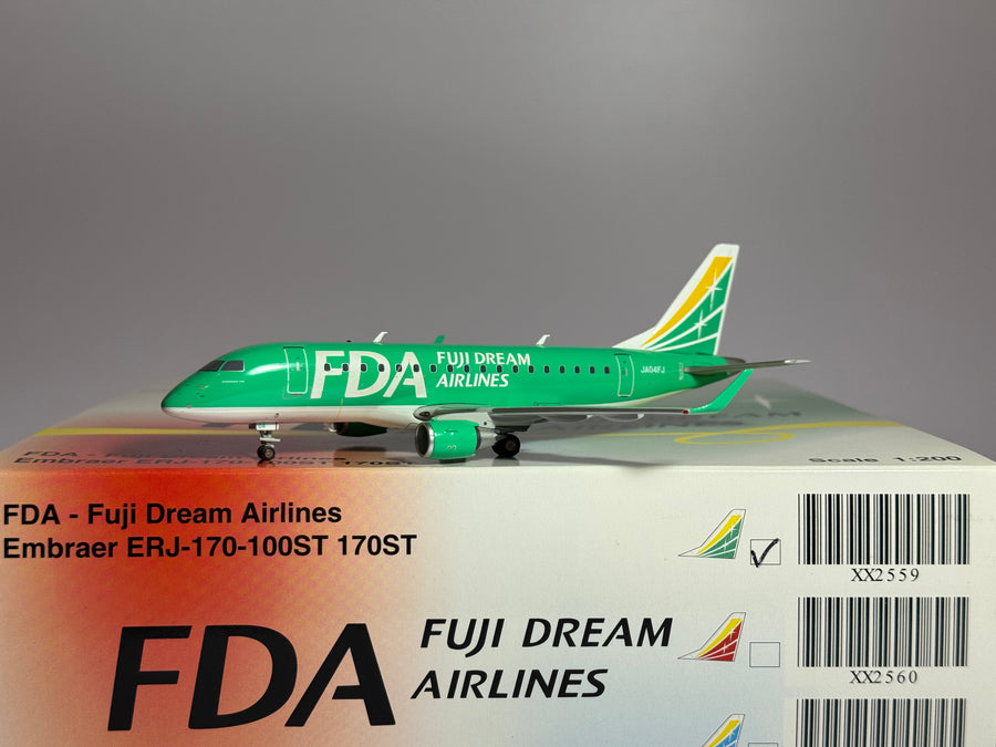 JC Wings 1:200 FDA Fuji Dream Airlines Embraer E170 JA04FJ green scheme XX2559