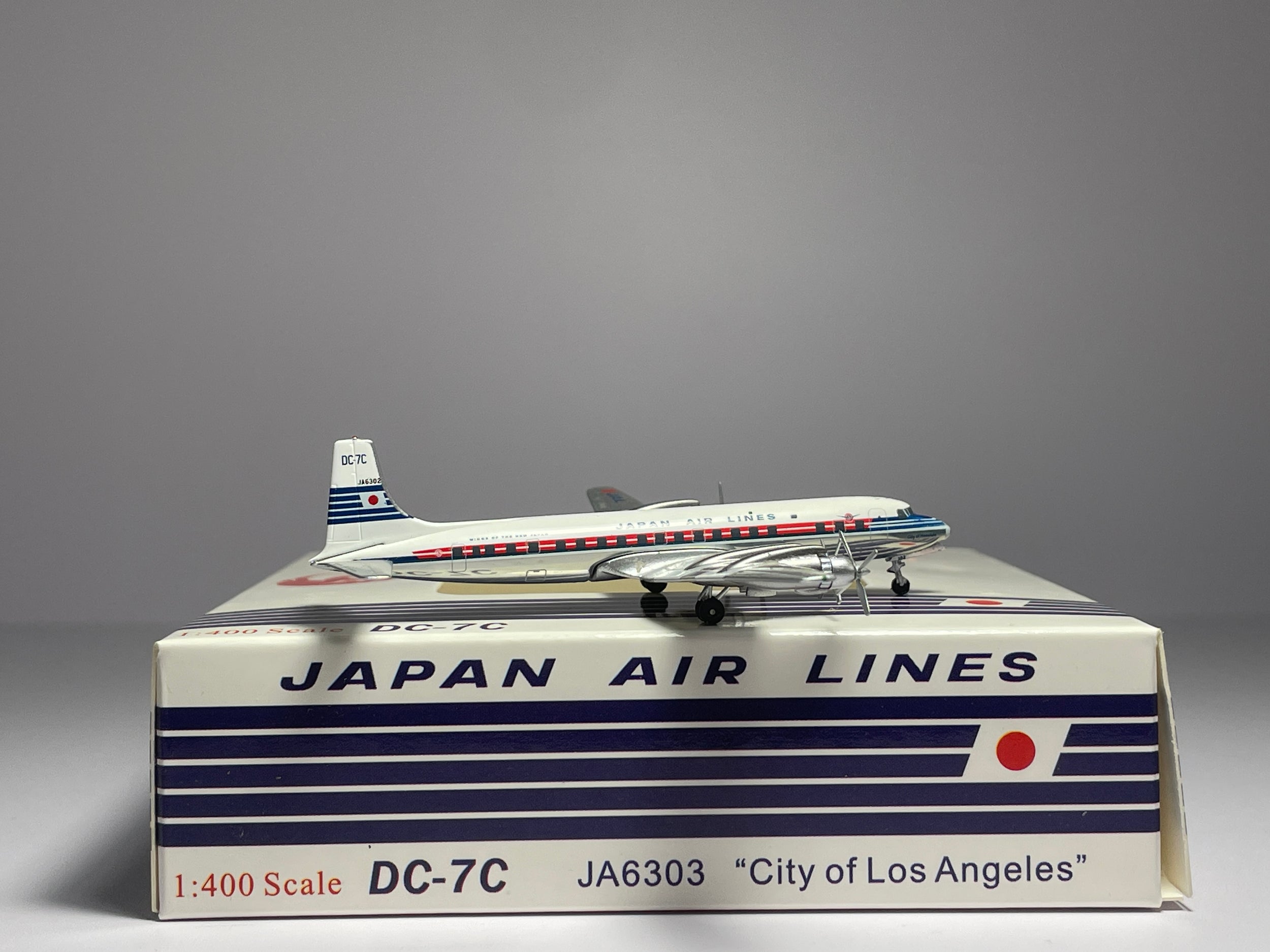 Aeroclassics 1:400 Japan Airlines Douglas DC-7C JA6302 Honolulu ACJA6302