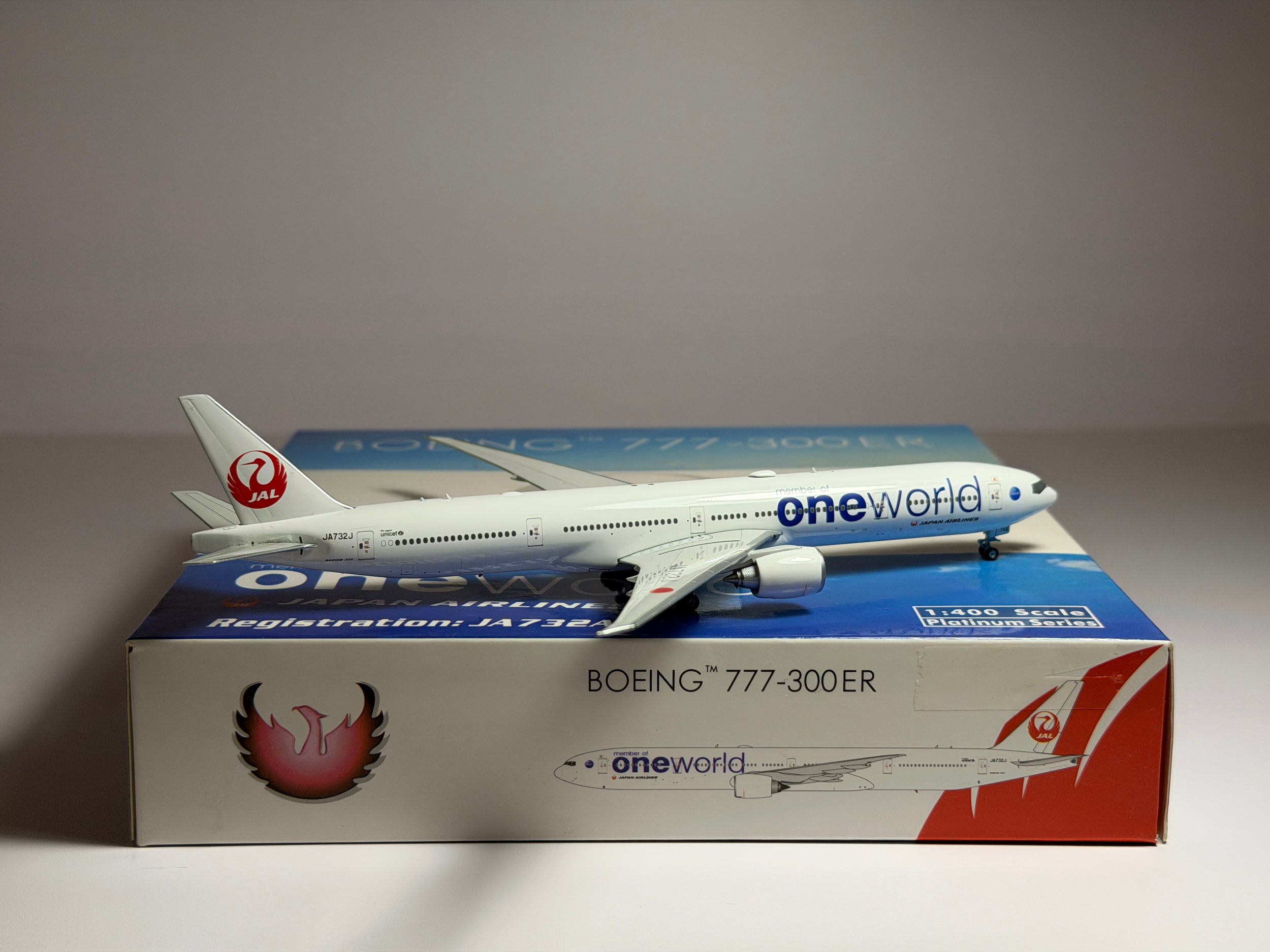 Japan Airlines Boeing 777-300ER 1:400 Phoenix JA732J (PH4JAL1184)