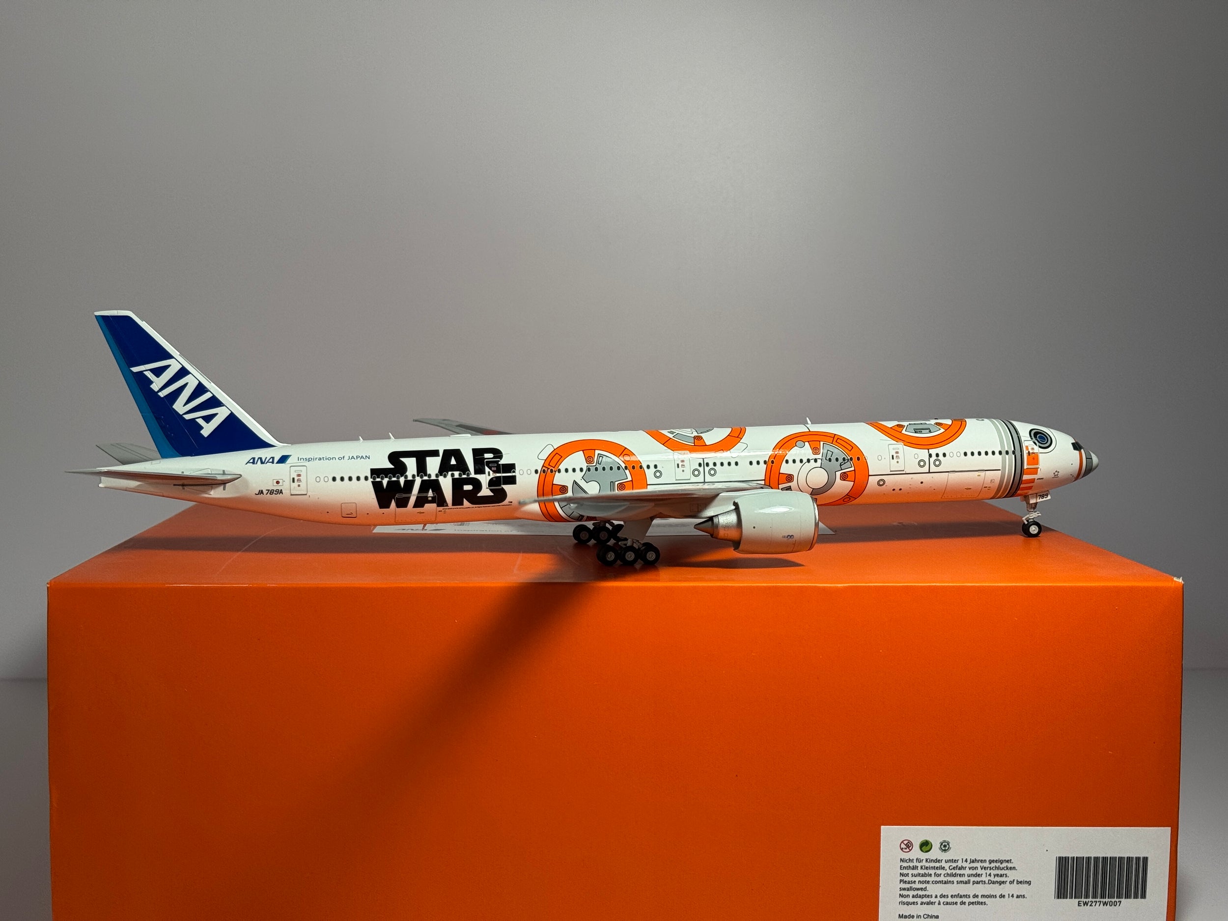 JC Wings 1:200 ANA All Nippon Boeing 777-300ER JA789A Star Wars BB8 EW277W007