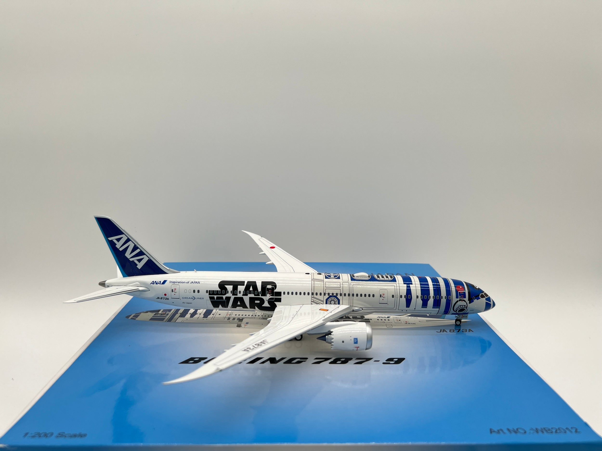 Inflight200 ANA All Nippon Airways Boeing 787-9 JA873A Star Wars R2-D2 WB2012