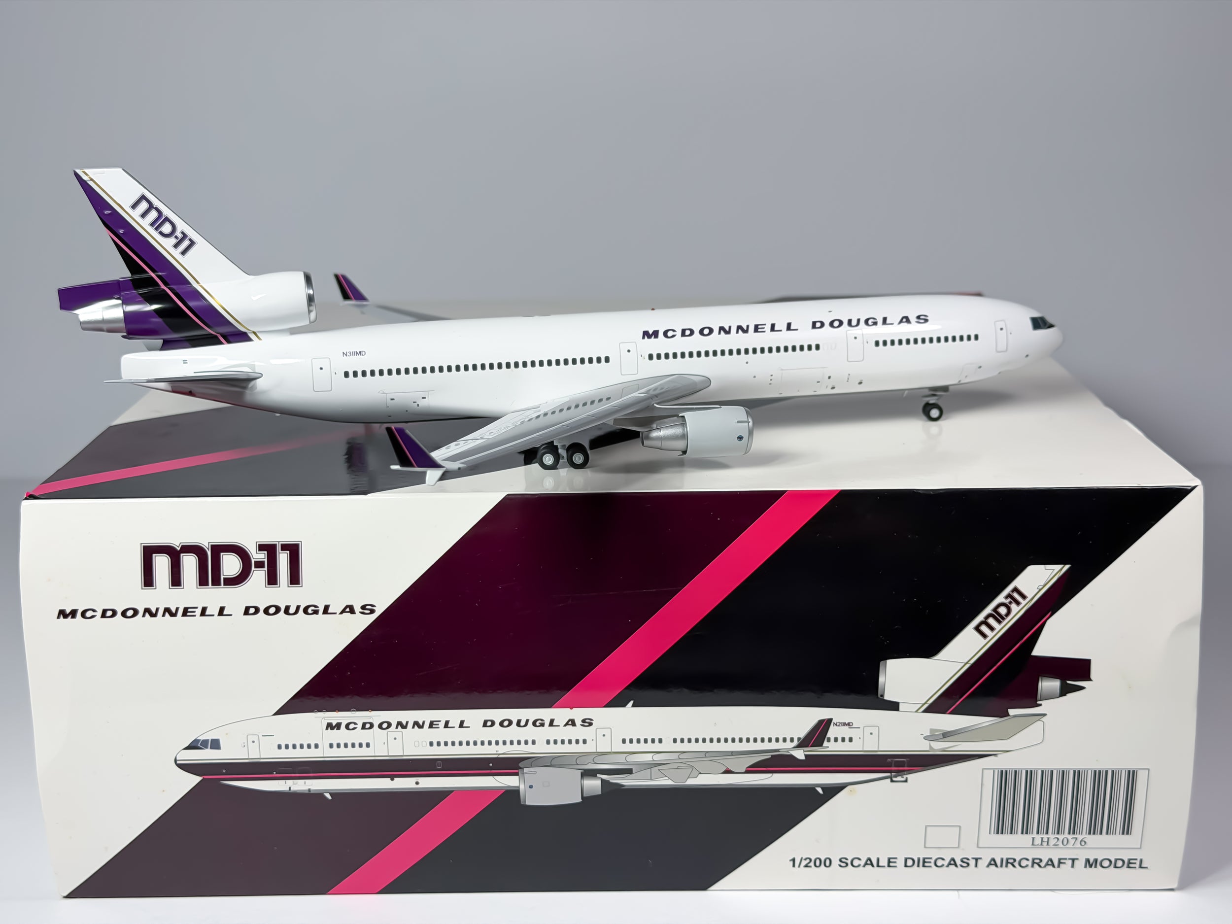 McDonnell Douglas House McDonnell Douglas MD-11 1:200 JC Wings N311MD (JC2077)