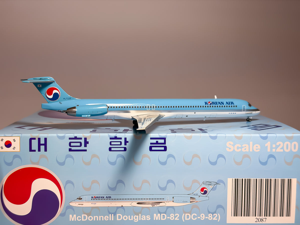 Korean Air McDonnell Douglas MD-83 1:200 JC Wings HL7225 (JC2KAL087)