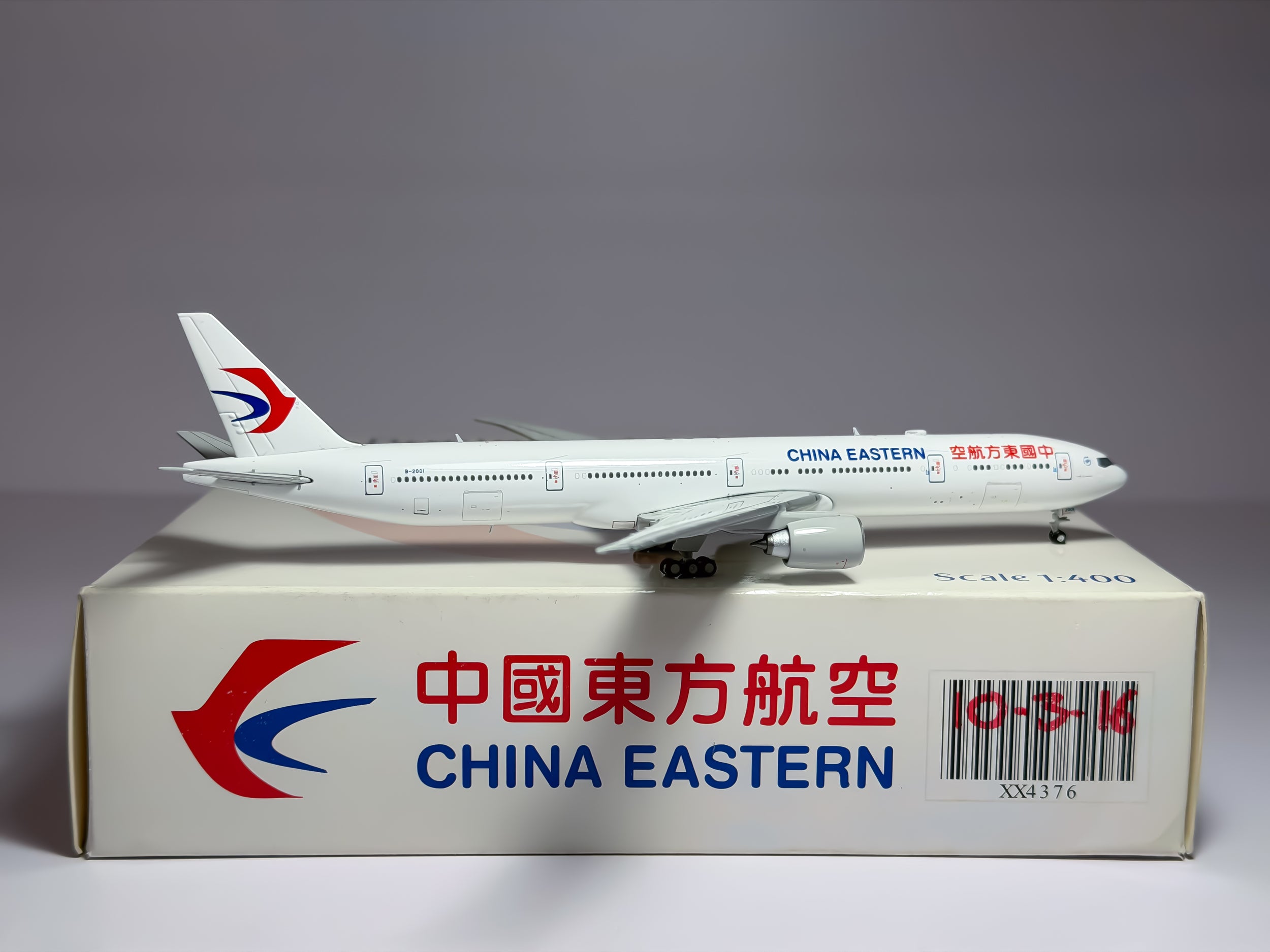 China Eastern Airlines Boeing 777-300ER 1:400 JC Wings B-2001 (JC4376)