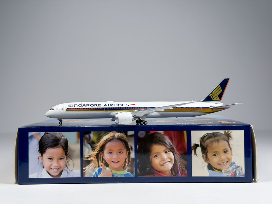 Singapore Airlines Boeing 787-10 1:400 JC Wings 9V-SCA (JC49VSCA)