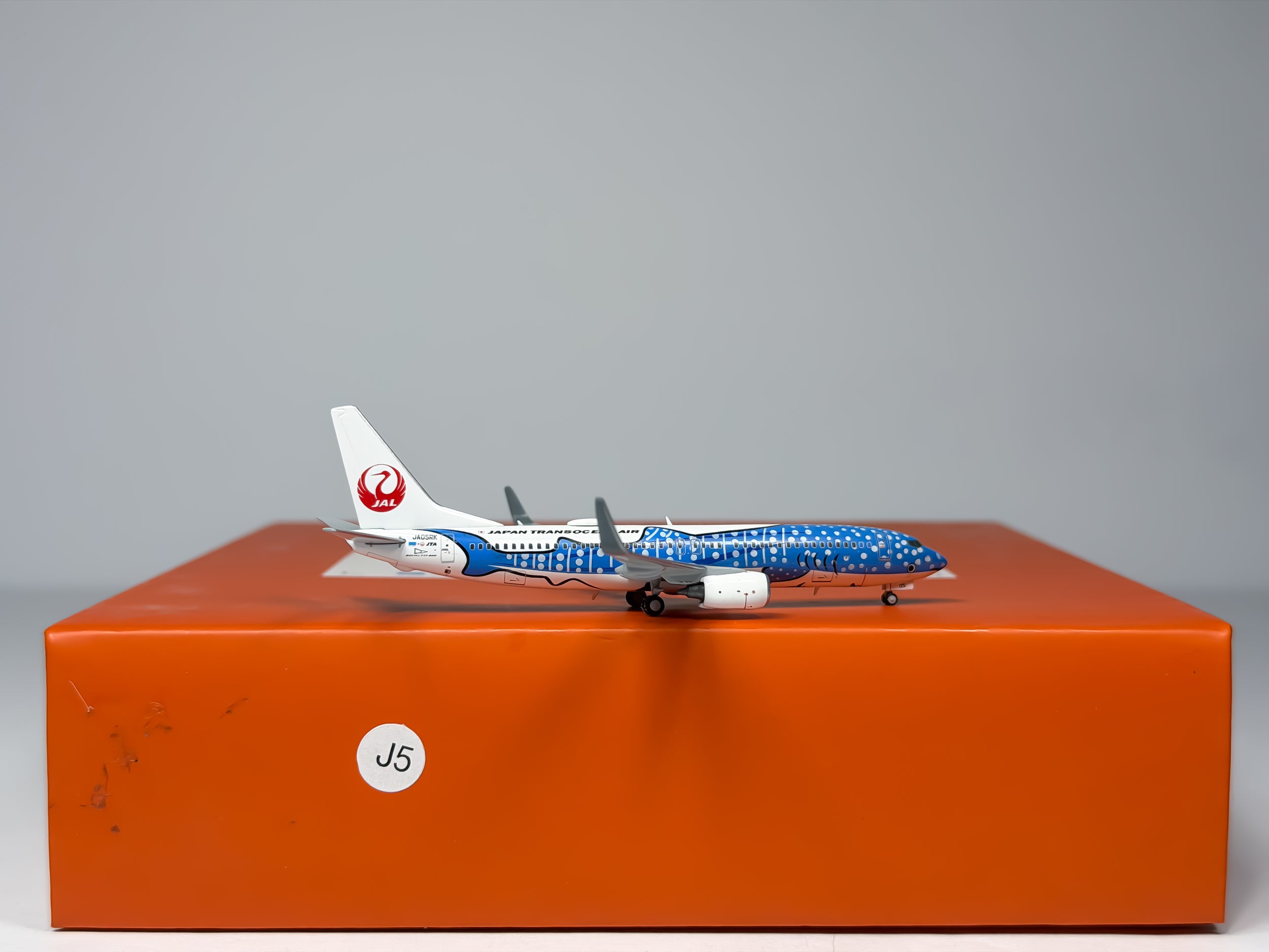 Japan Airlines (JAL) Boeing 737-800 1:400 JC Wings JA05RK (JC4JTA025)