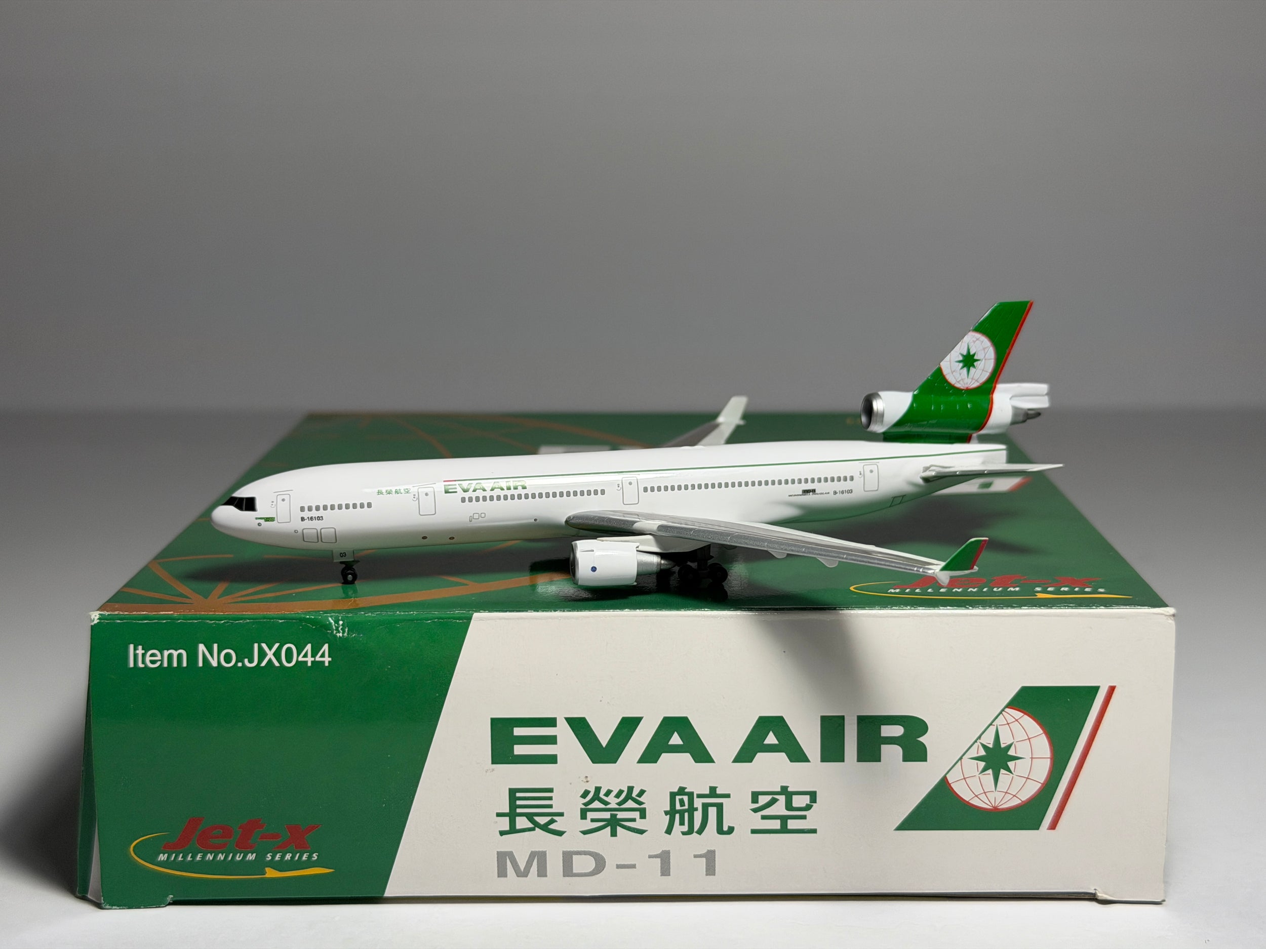 Eva Air McDonnell Douglas MD-11F 1:400 Jet-X B-16103 (JX044)