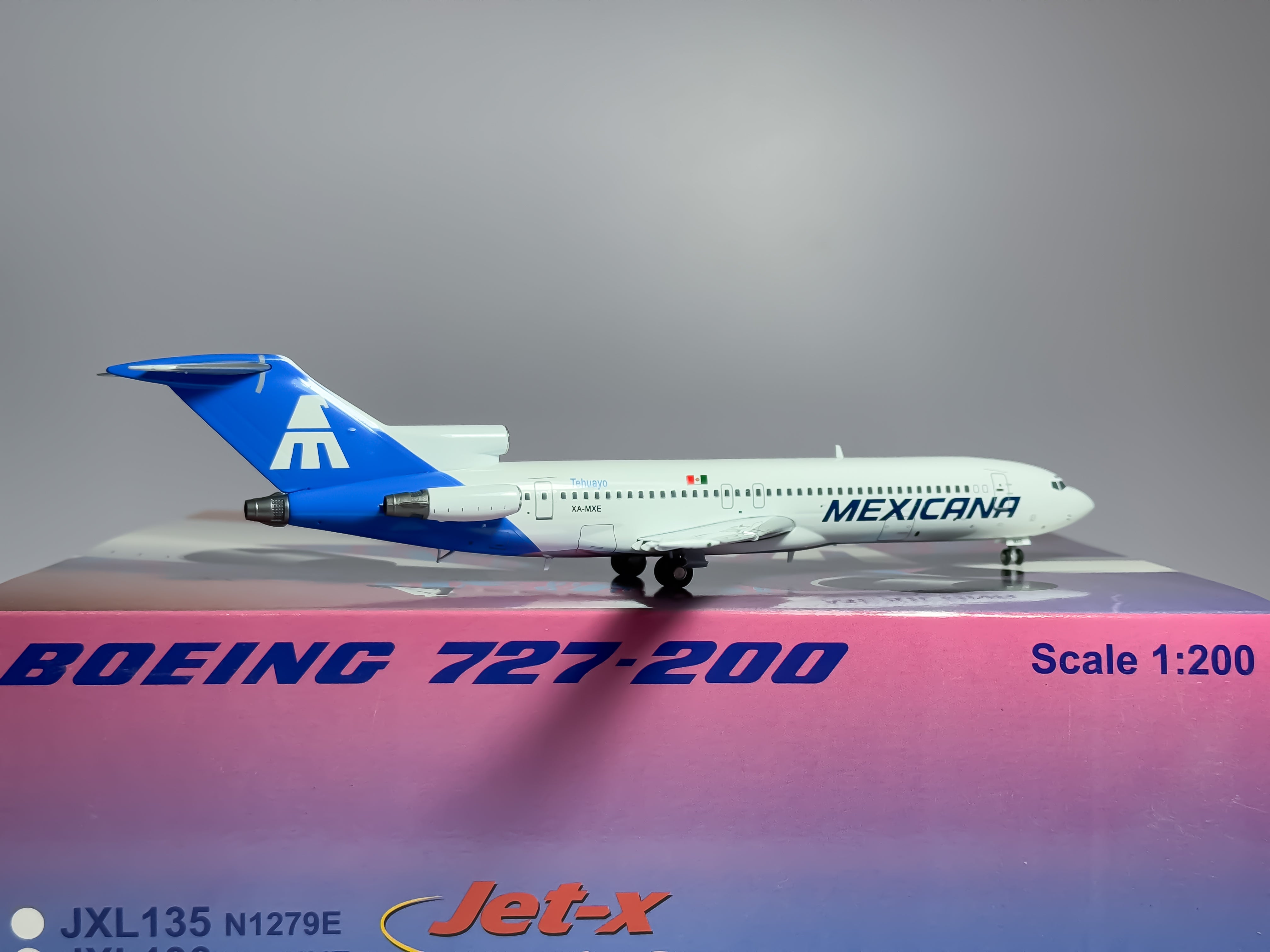 Mexicana Boeing 727-200 1:200 Diecast Aircraft - Jet-X · Northeast