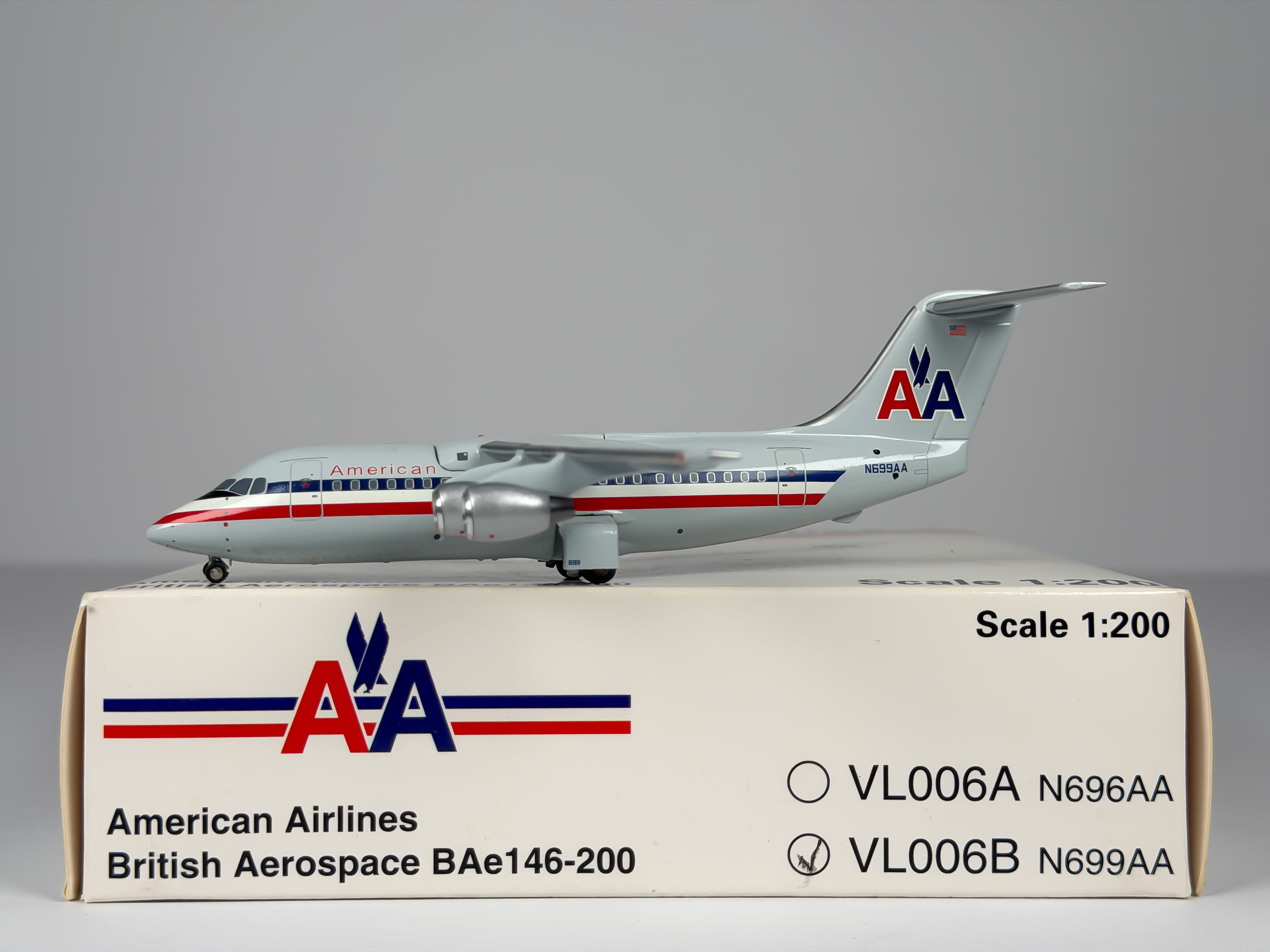 American Airlines BAe 146 (Avro RJ85) 1:200 JC Wings N699AA (JXLVL006B)